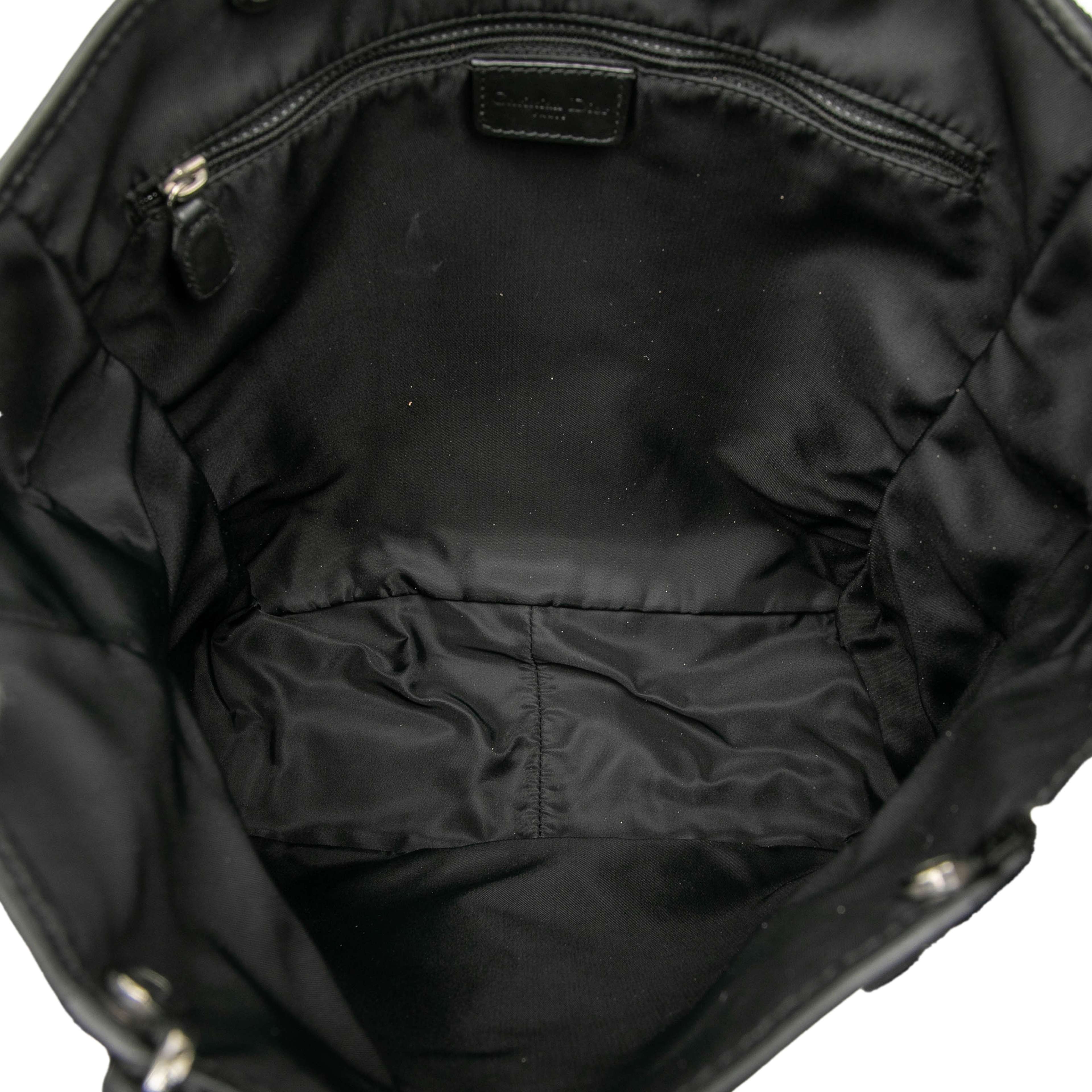 Dior Oblique Canvas Tote, från Luxclusif, i färgen black. Klicka för att öppna bilden i stort format