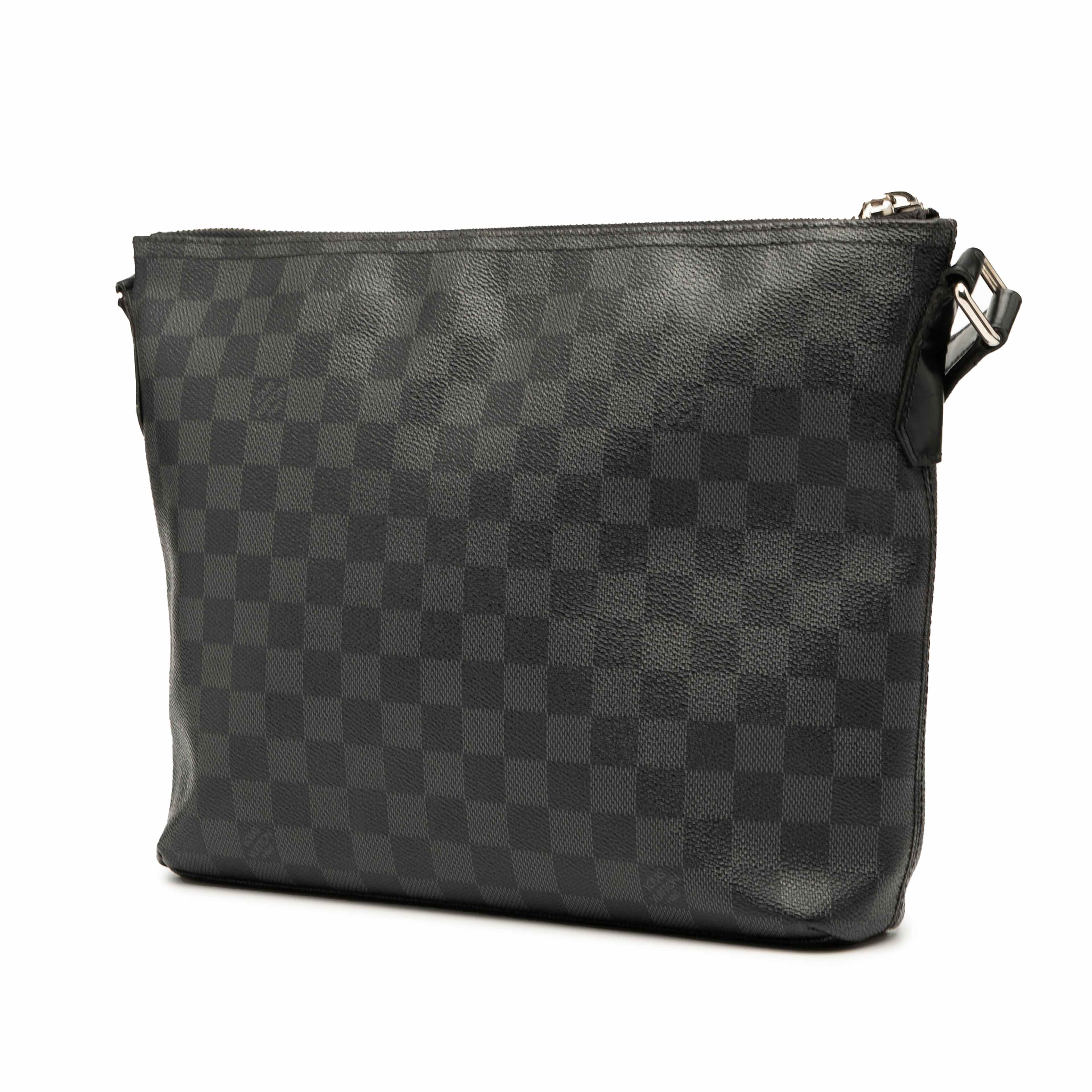 Louis Vuitton Damier Graphite Mick Pm, från Luxclusif, i färgen black. Klicka för att öppna bilden i stort format