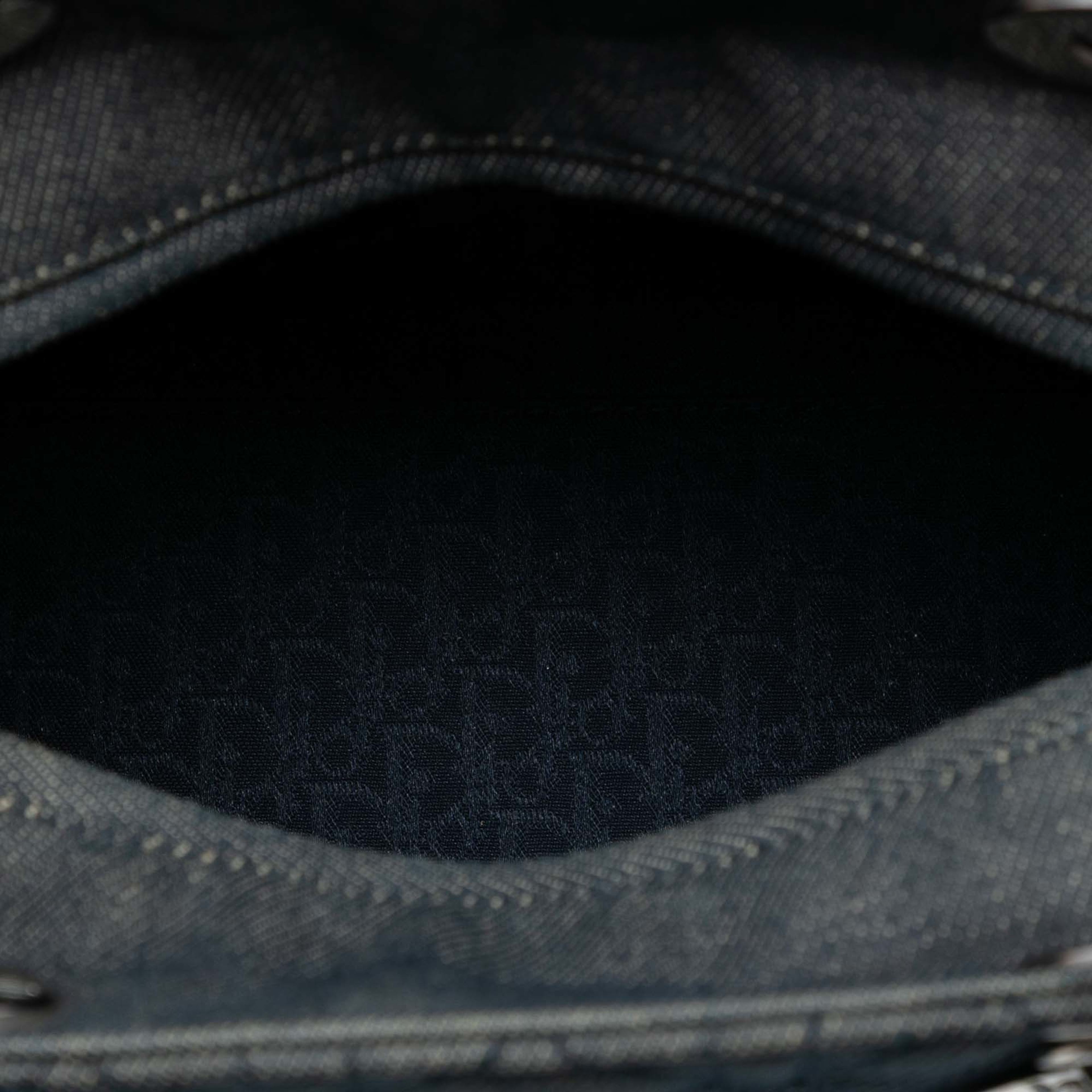 Dior Medium Denim Cannage Lady Dior, från Luxclusif, i färgen navy. Klicka för att öppna bilden i stort format