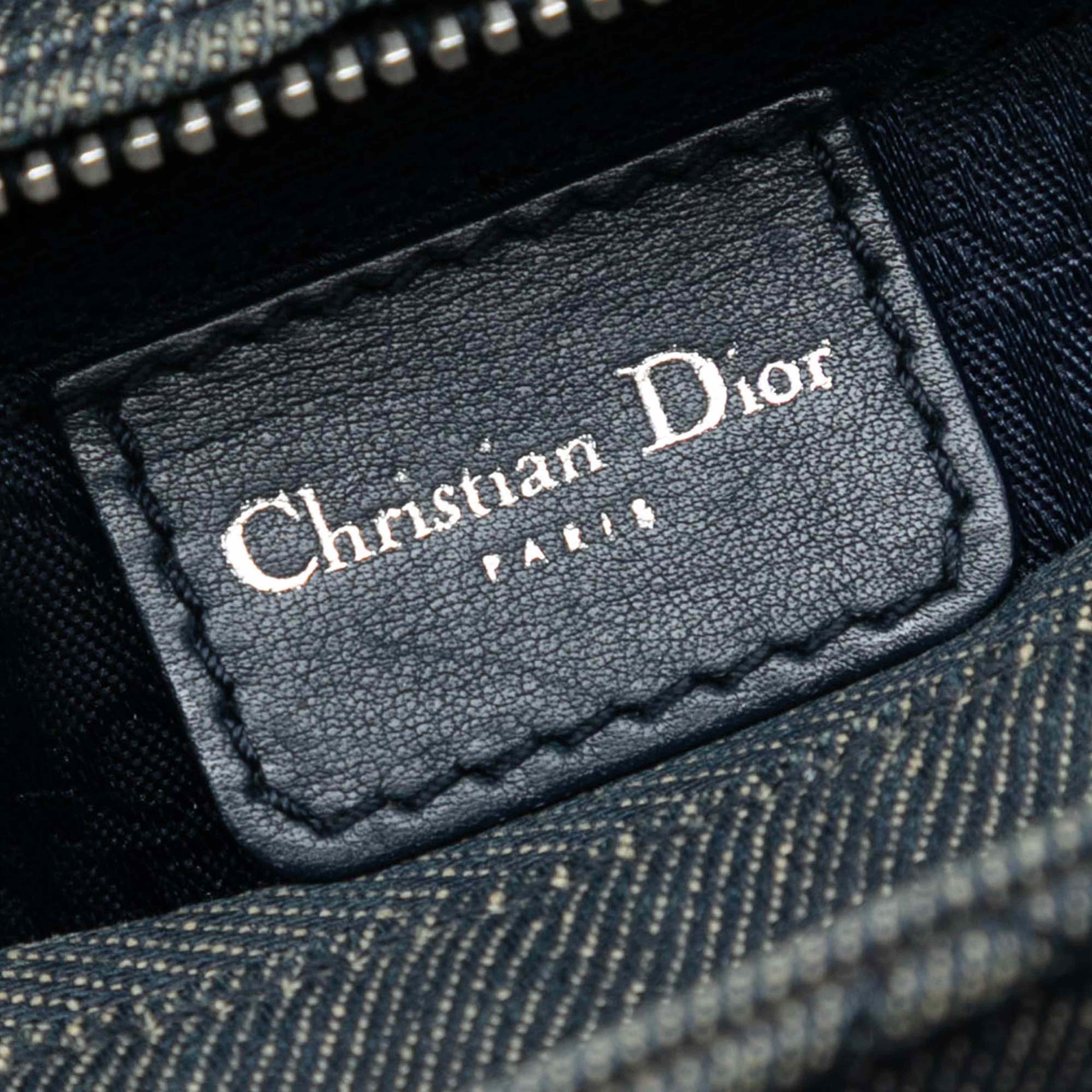 Dior Medium Denim Cannage Lady Dior, från Luxclusif, i färgen navy. Klicka för att öppna bilden i stort format