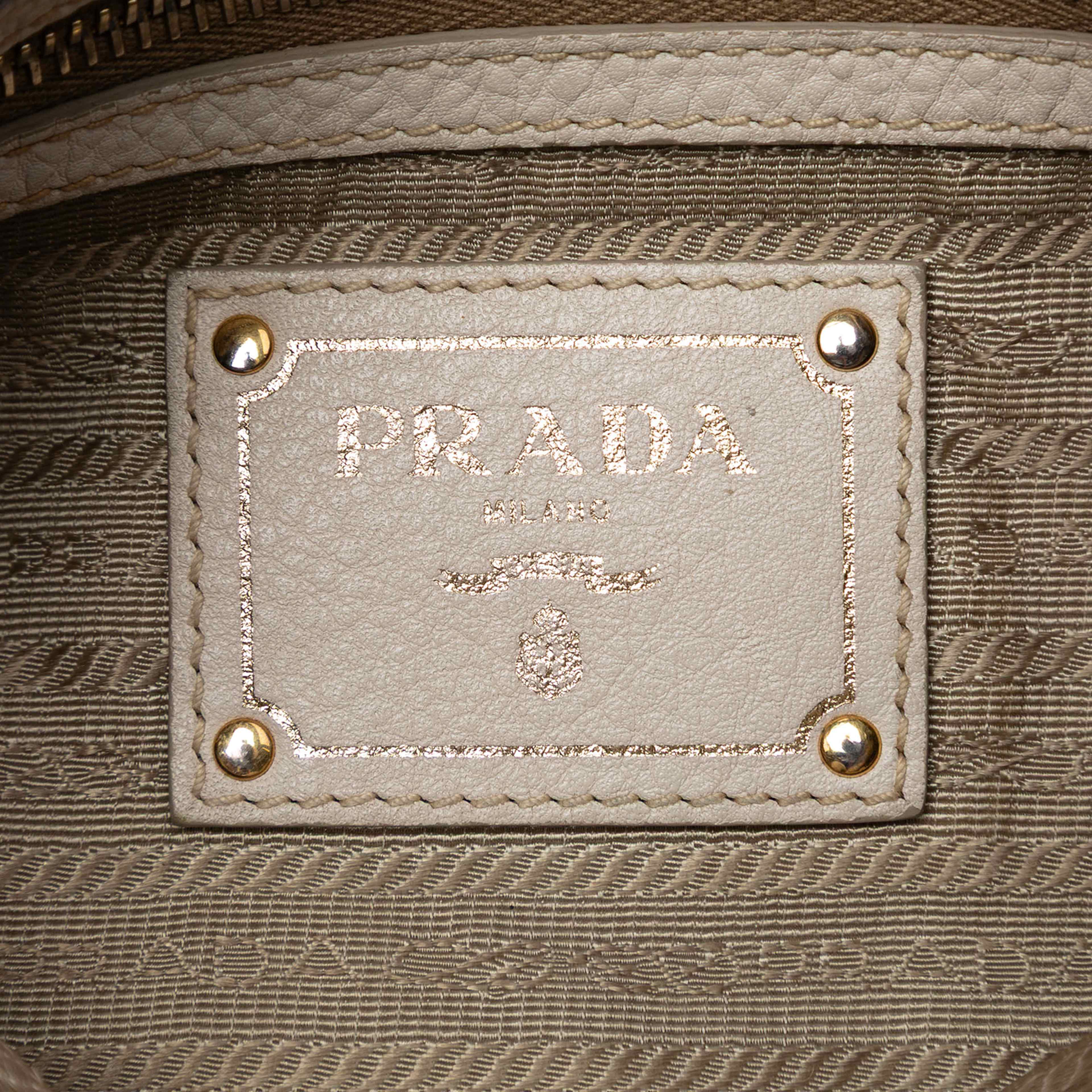Prada Canvas Canapa Logo Crossbody, från Luxclusif, i färgen light brown. Klicka för att öppna bilden i stort format