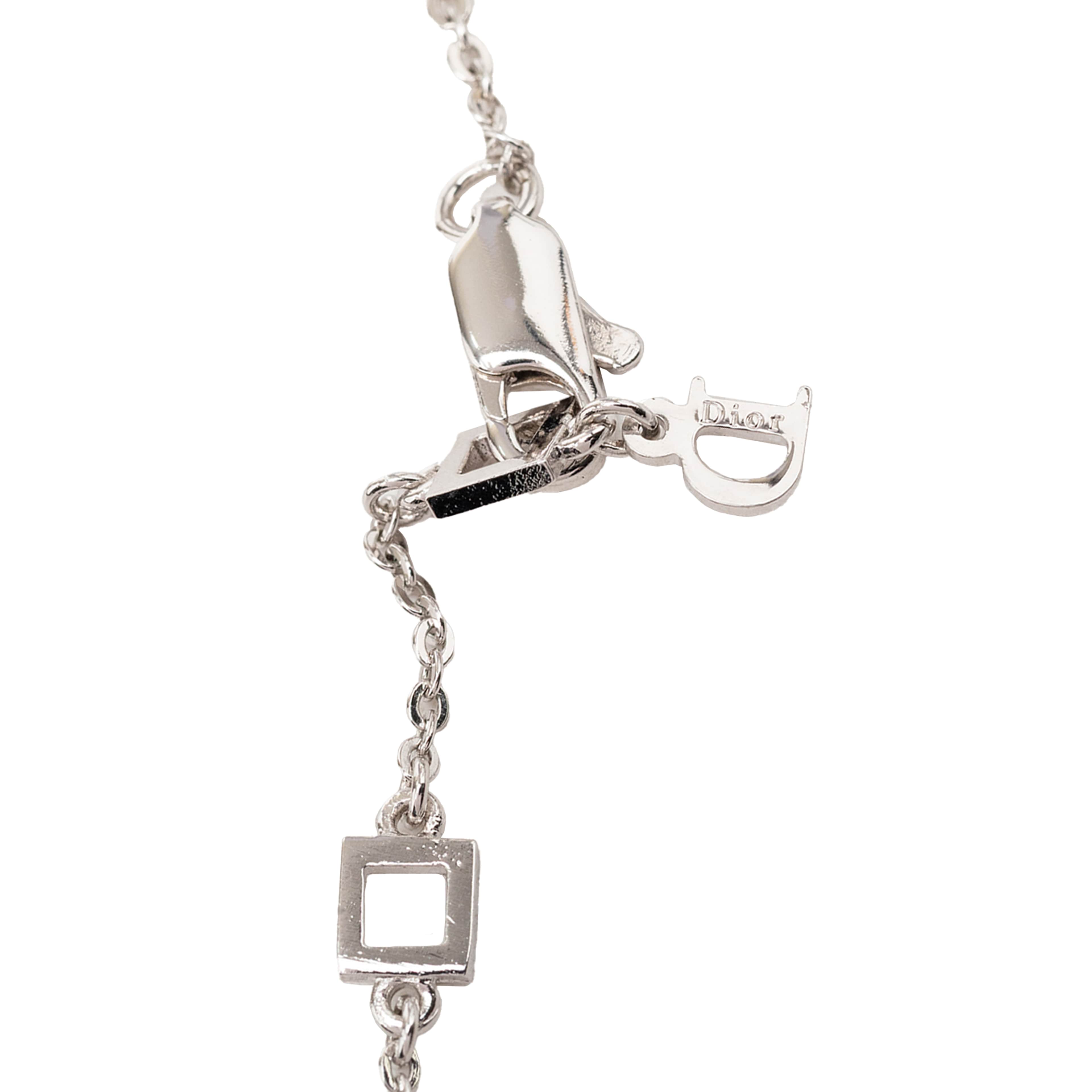 Dior Brass I Love Dior Pendant Necklace, från Luxclusif, i färgen silver. Klicka för att öppna bilden i stort format