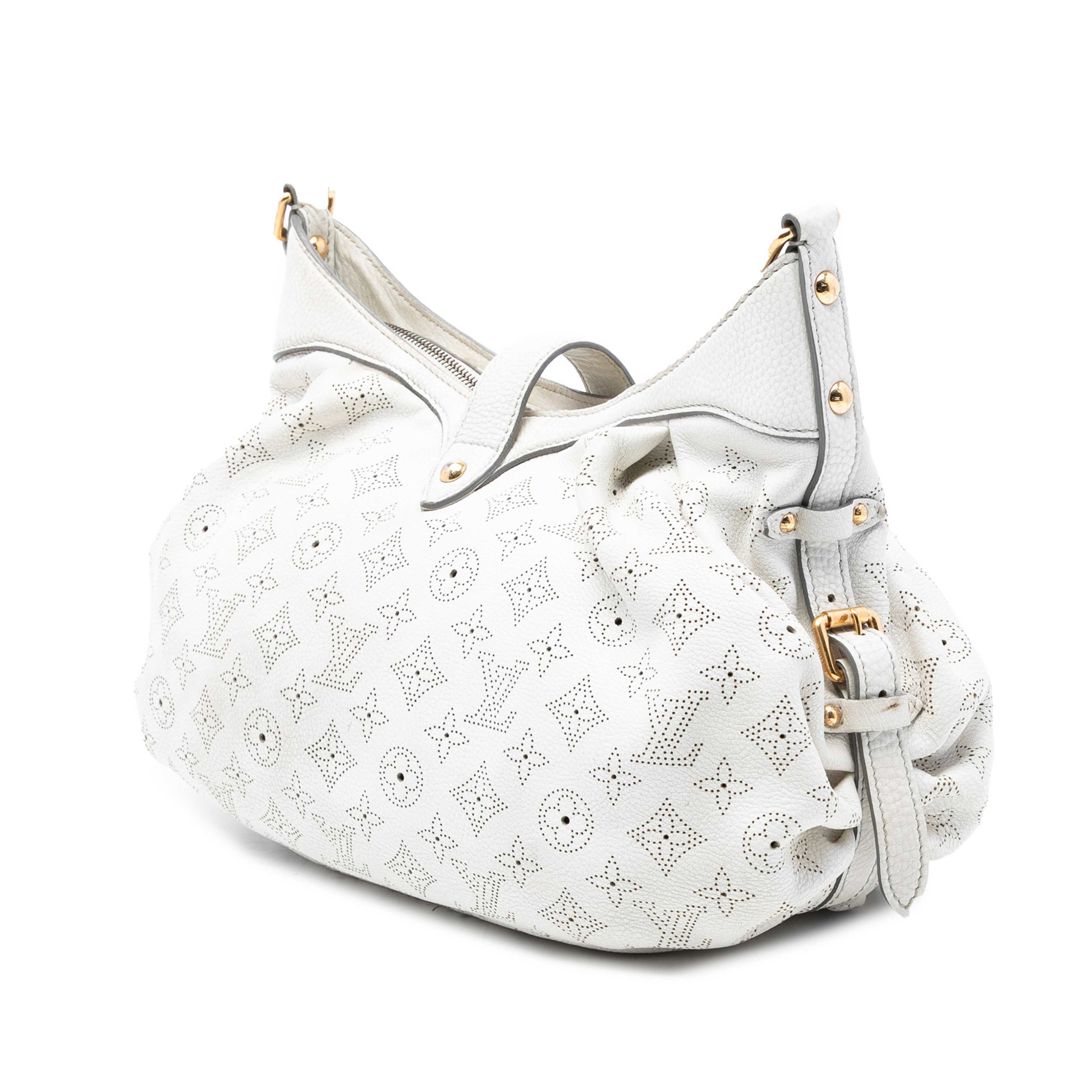 Louis Vuitton Monogram Mahina Xs, från Luxclusif, i färgen white. Klicka för att öppna bilden i stort format