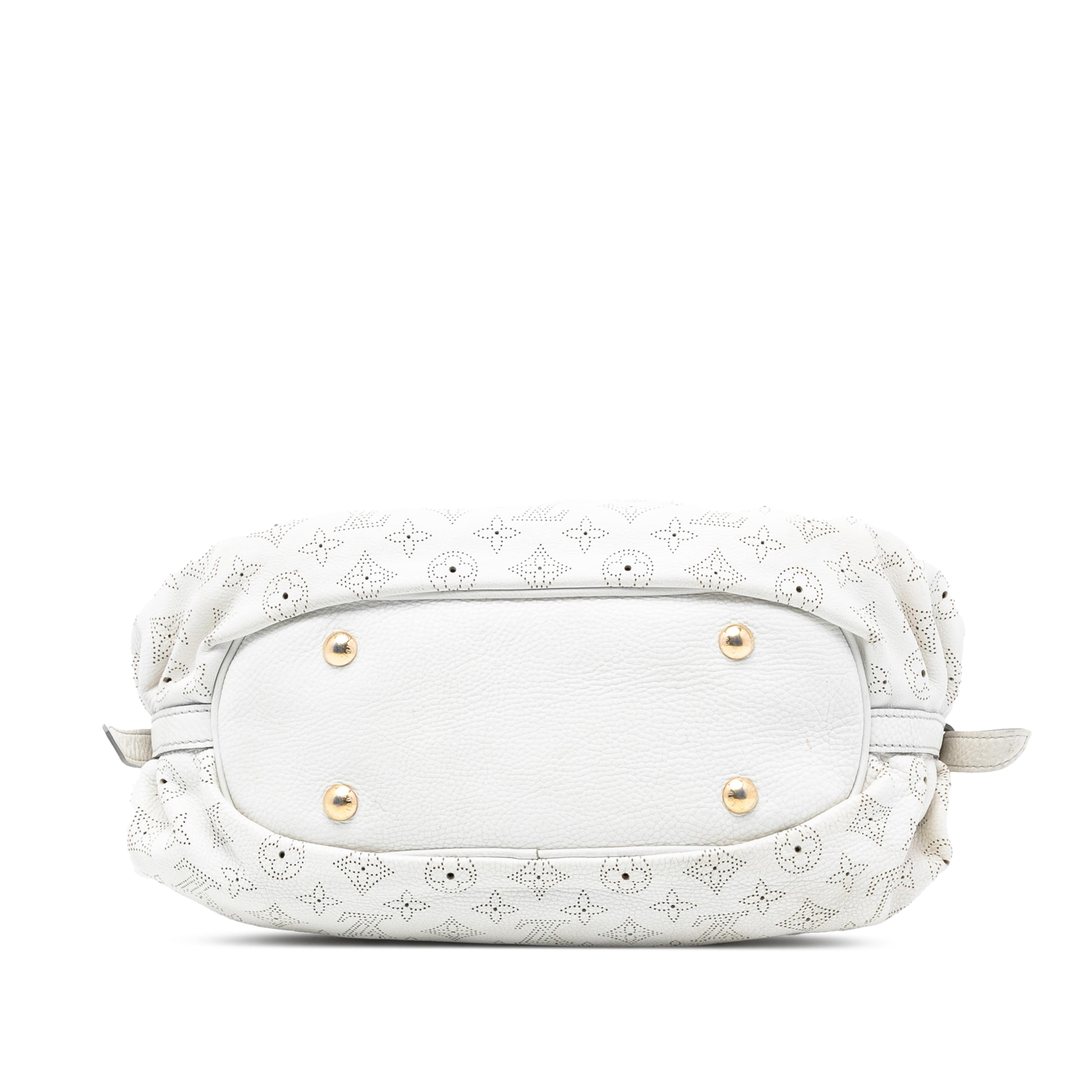 Louis Vuitton Monogram Mahina Xs, från Luxclusif, i färgen white. Klicka för att öppna bilden i stort format