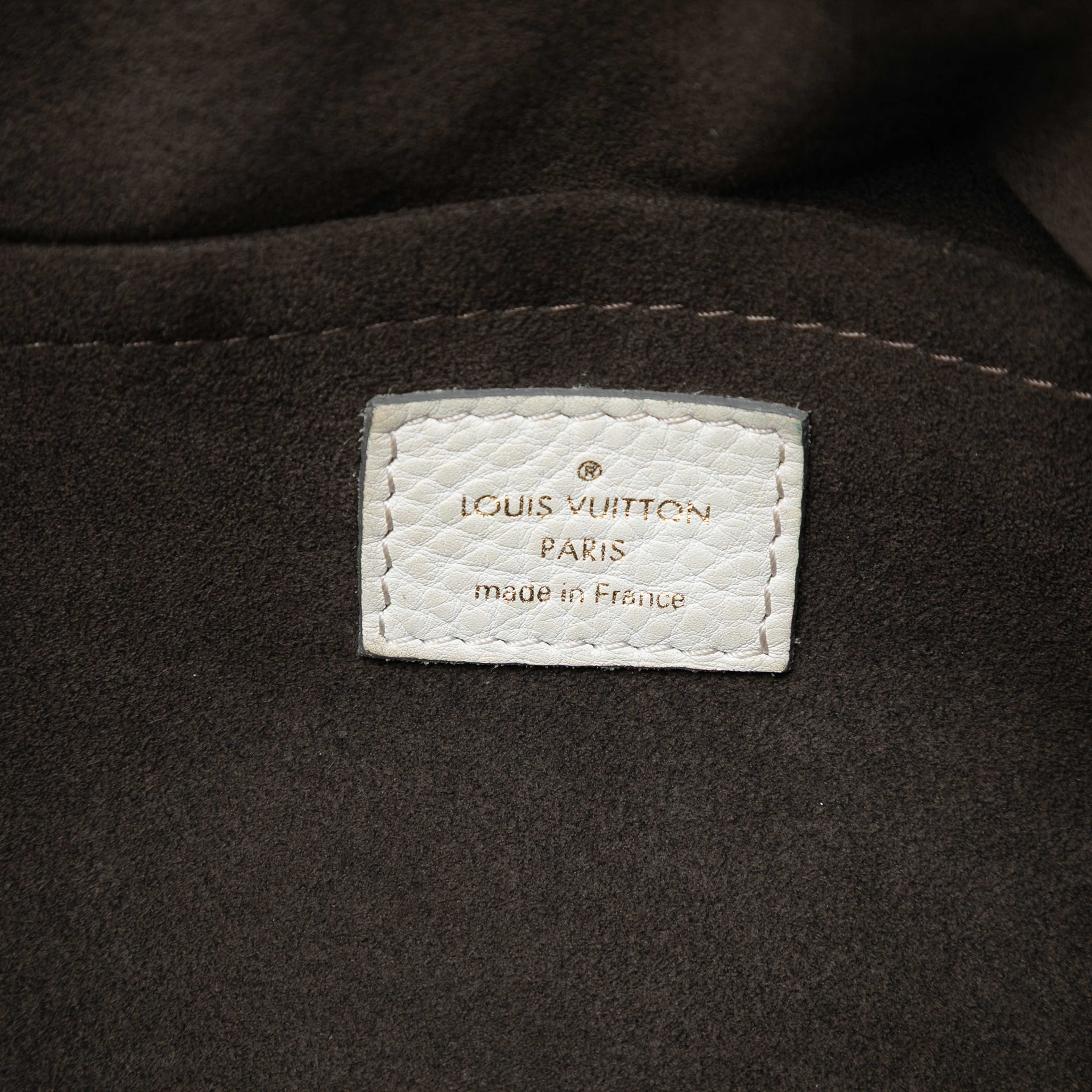 Louis Vuitton Monogram Mahina Xs, från Luxclusif, i färgen white. Klicka för att öppna bilden i stort format