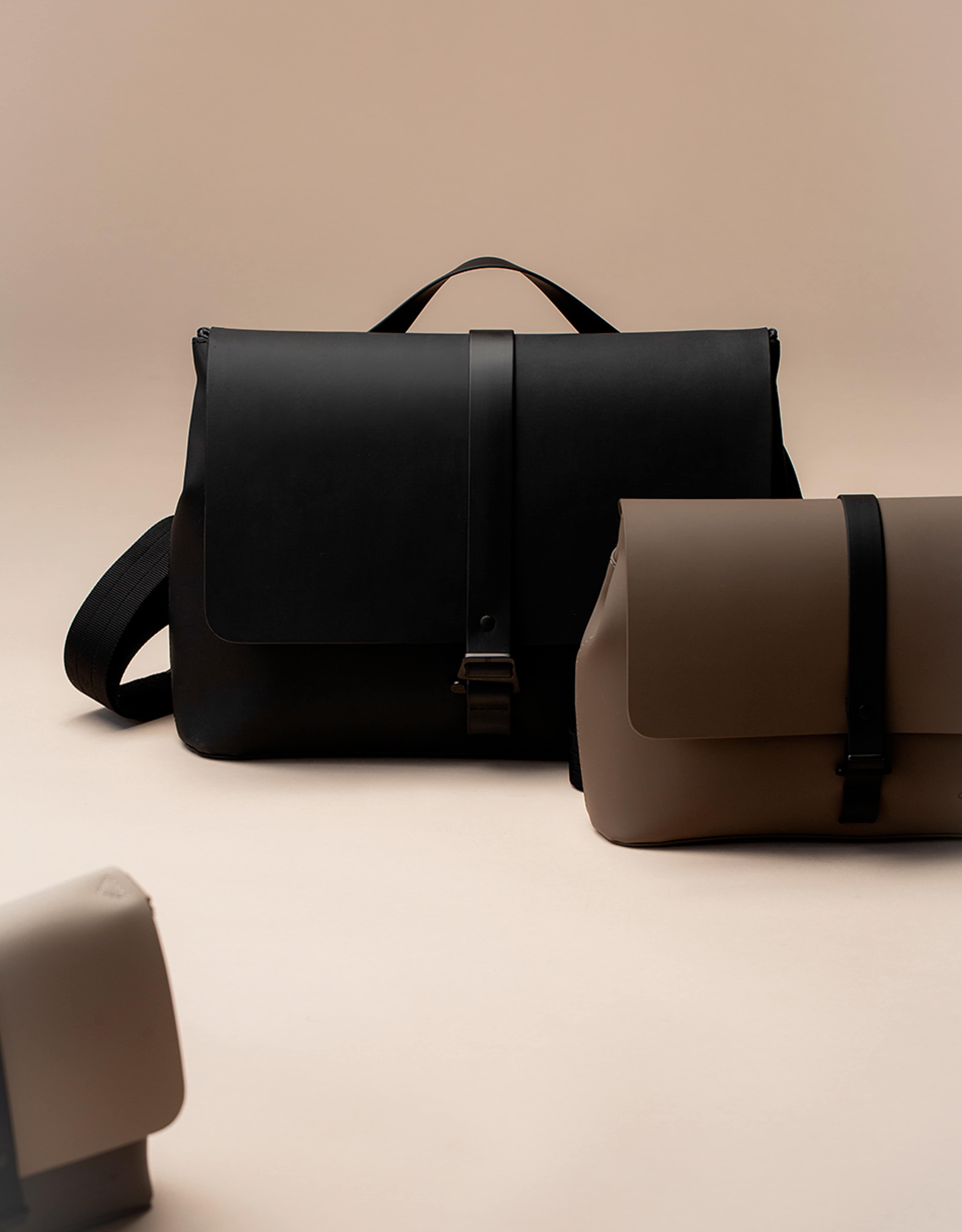 Spläsh Crossbody Medium, från Gaston Luga, i färgen bear. Klicka för att öppna bilden i stort format
