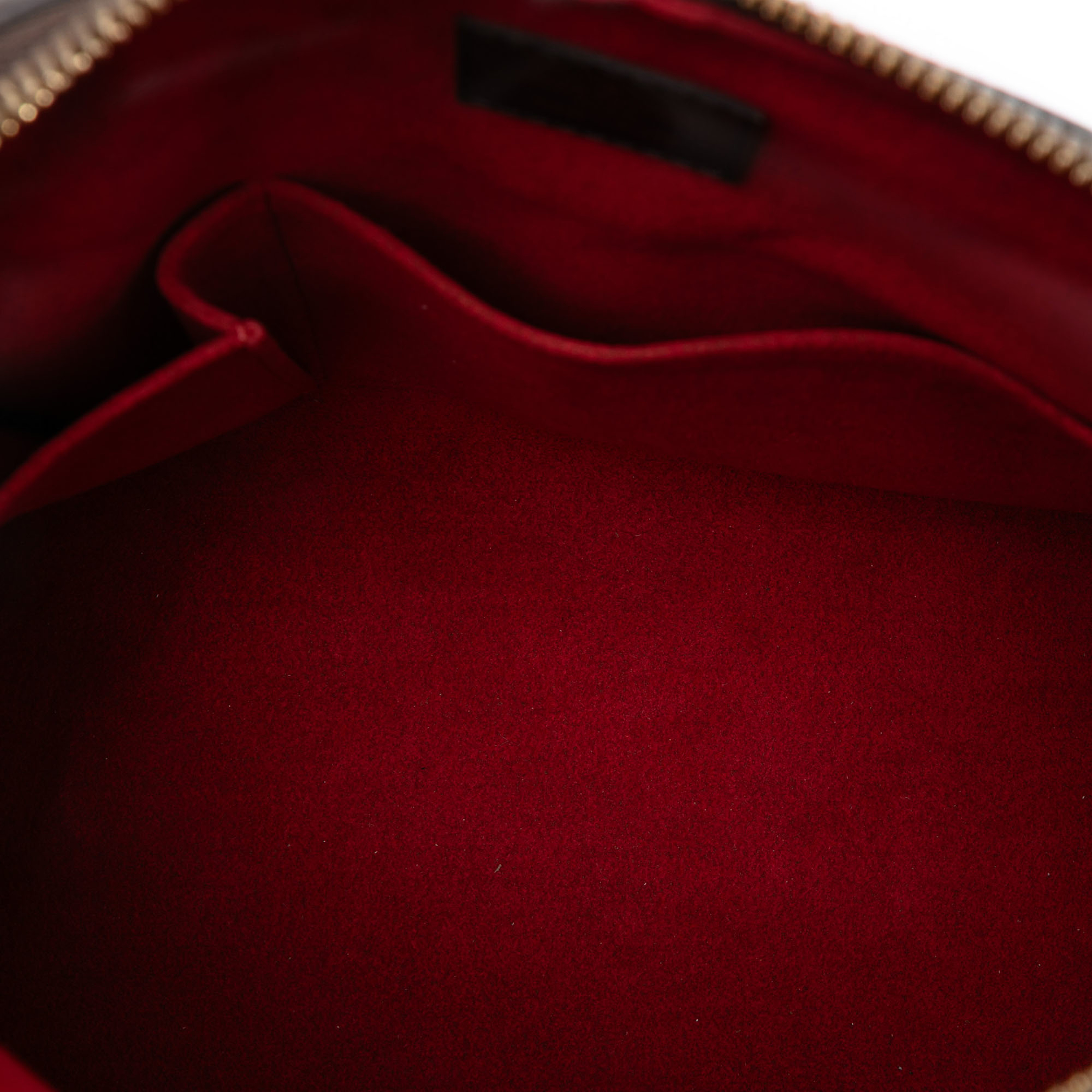 Louis Vuitton Damier Ebene Trevi Pm, från Luxclusif, i färgen brown. Klicka för att öppna bilden i stort format