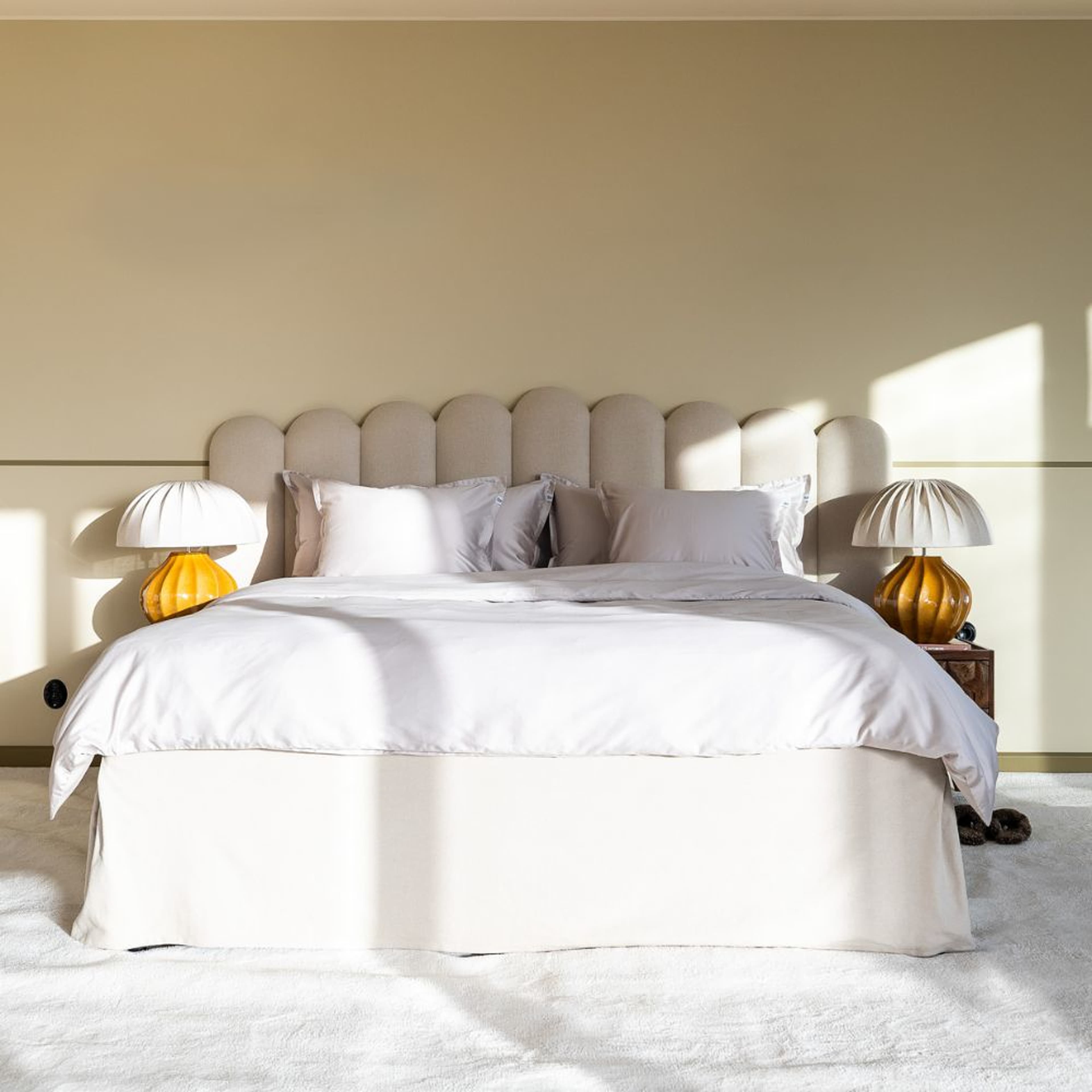 Regency Lee - Bäddset 230x220, från Home of ESS, i färgen champagne. Klicka för att öppna bilden i stort format