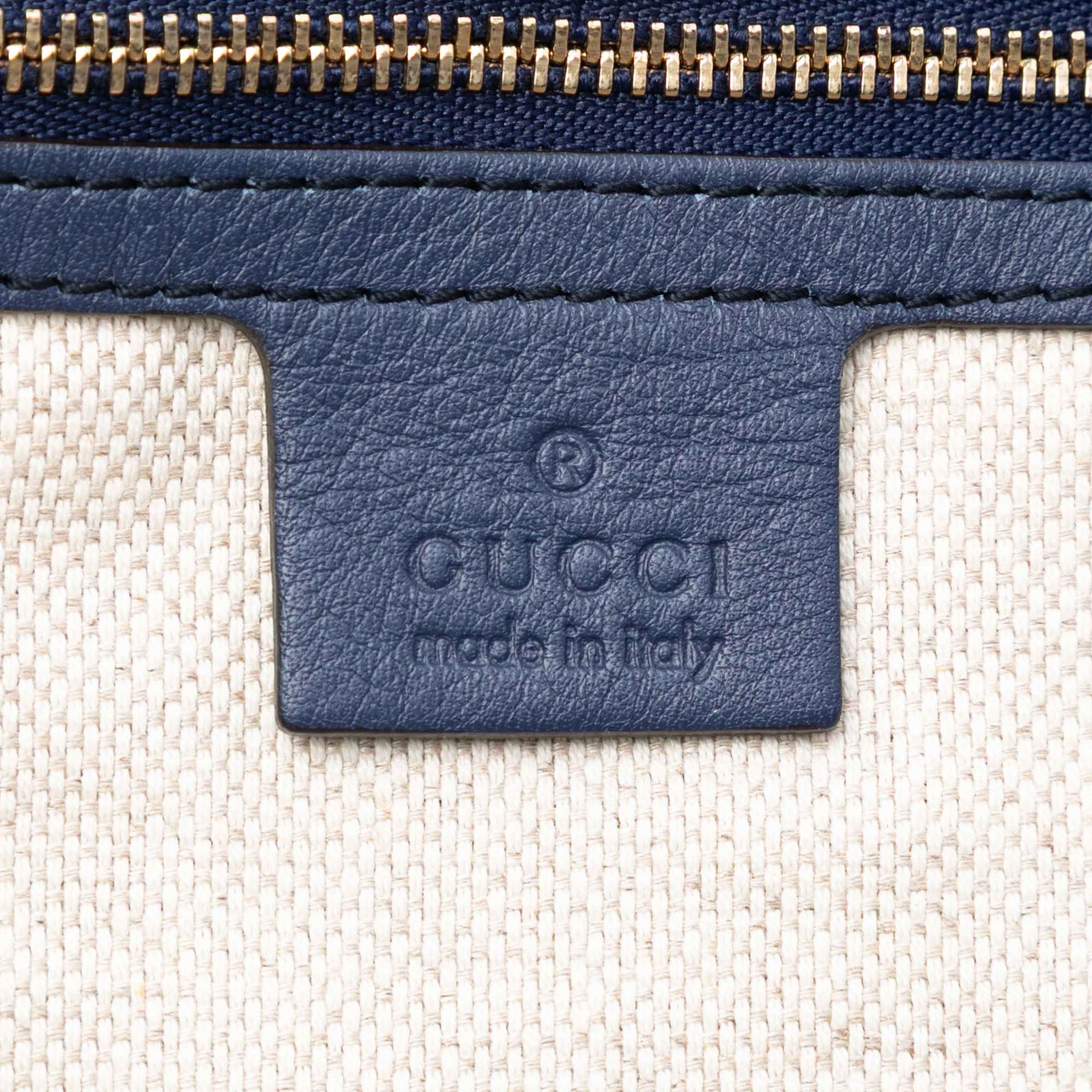 Gucci Medium Patent Soho Cellarius Tote, från Luxclusif, i färgen navy. Klicka för att öppna bilden i stort format
