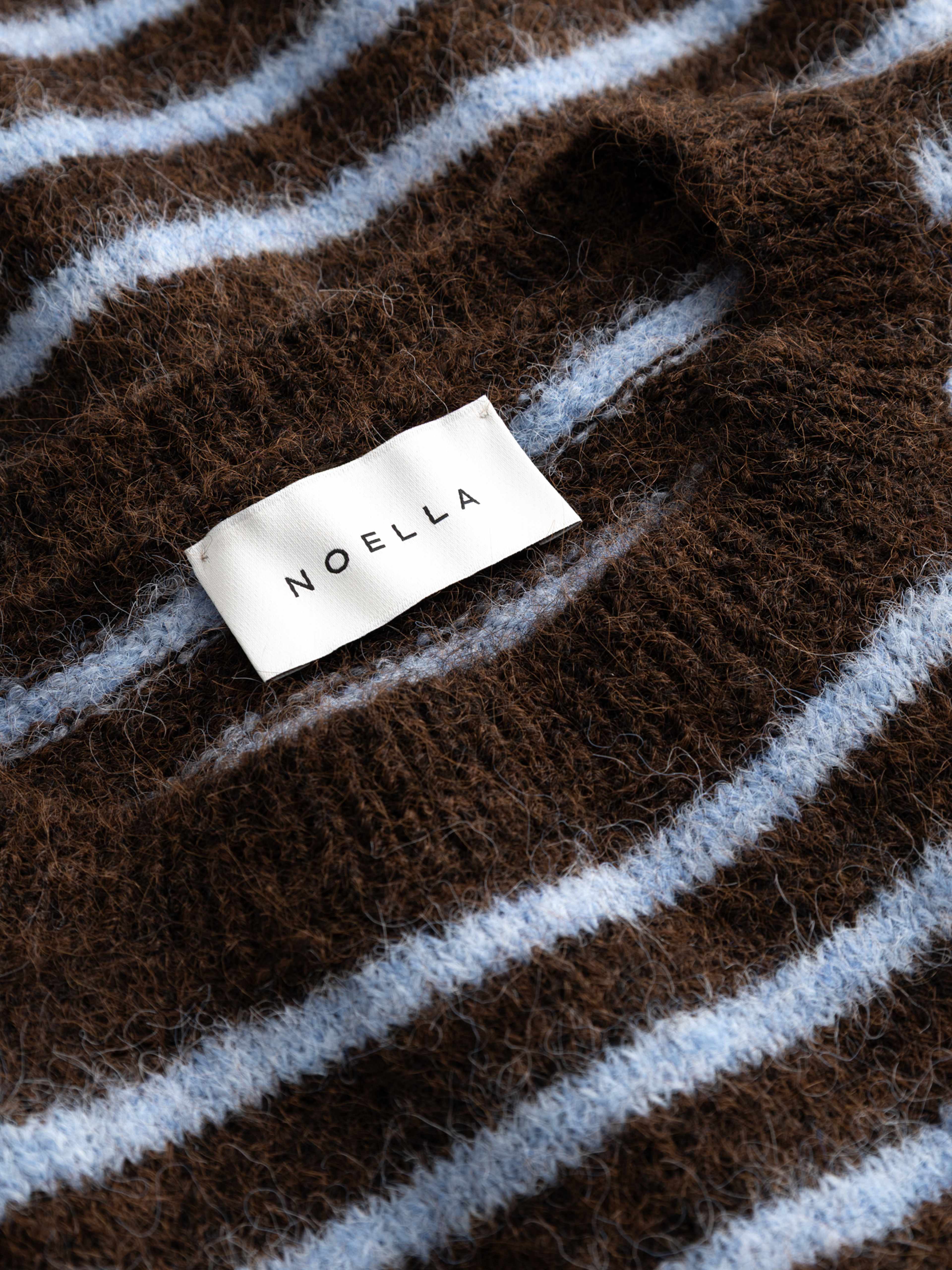 N-mafalda Knit - Brown Blue Stripe, från Noella, i färgen brown blue stripe. Klicka för att öppna bilden i stort format
