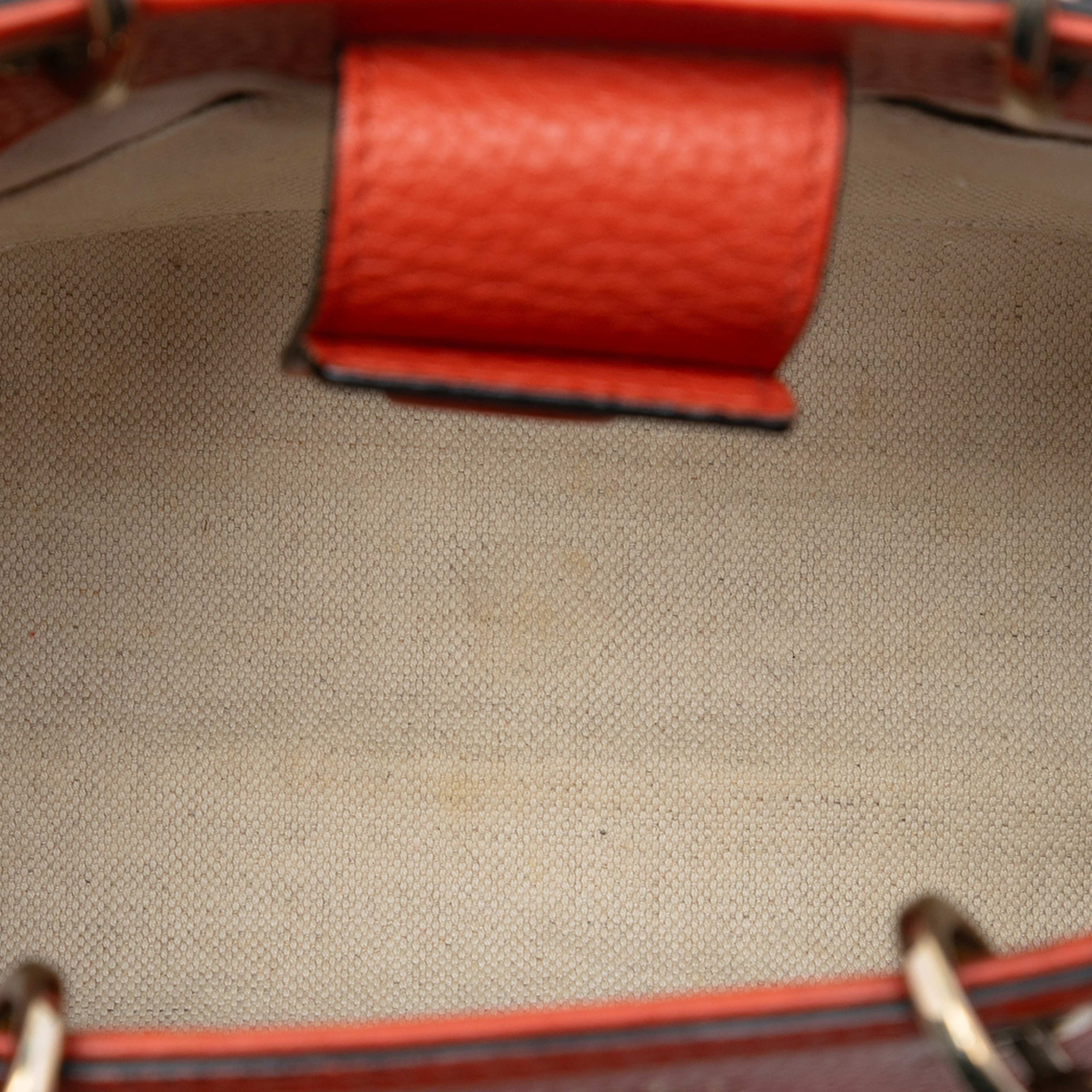 Gucci Mini Calfskin Bamboo Shopper Satchel, från Luxclusif, i färgen dark orange. Klicka för att öppna bilden i stort format