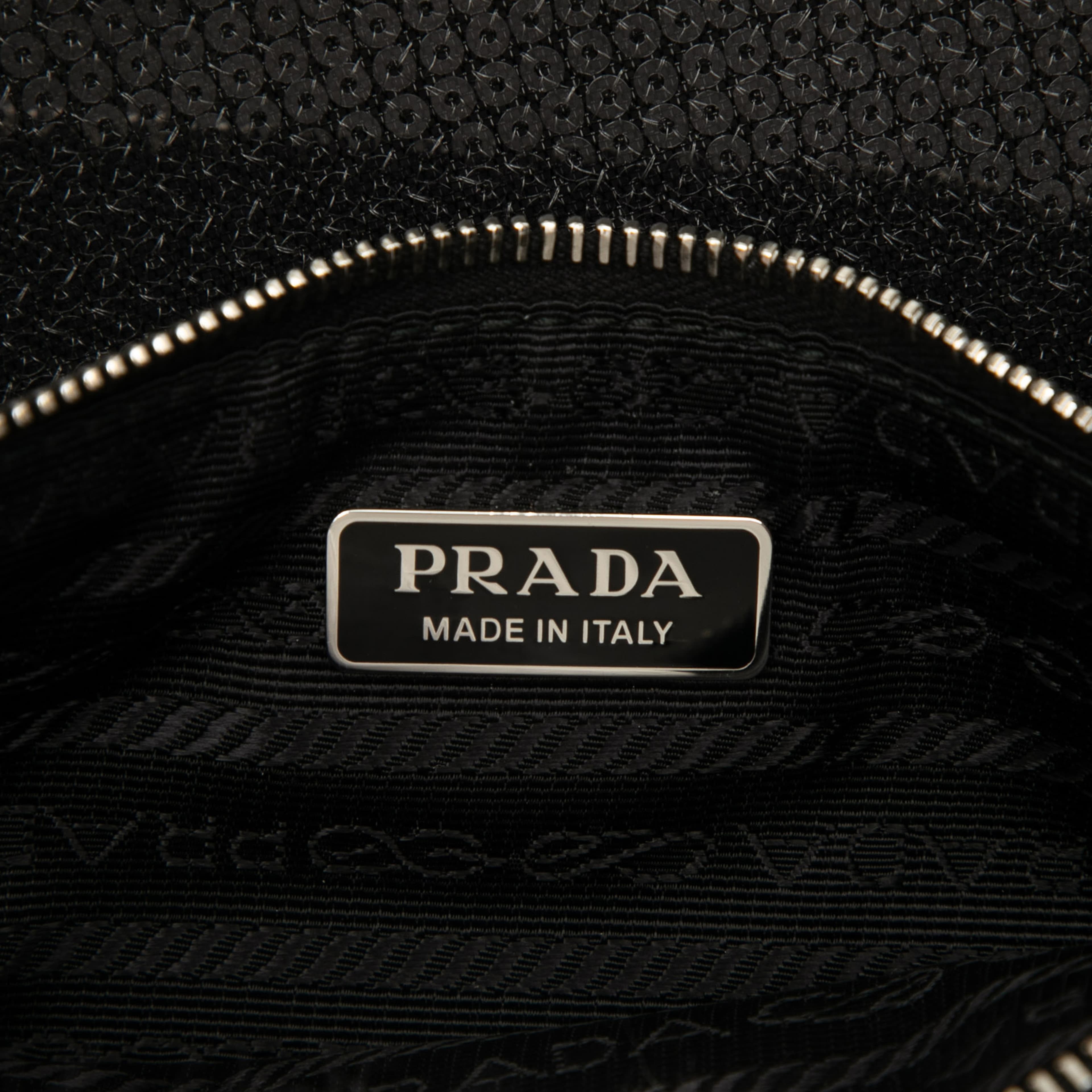 Prada Large Sequined Mesh Logo Tote, från Luxclusif, i färgen black. Klicka för att öppna bilden i stort format