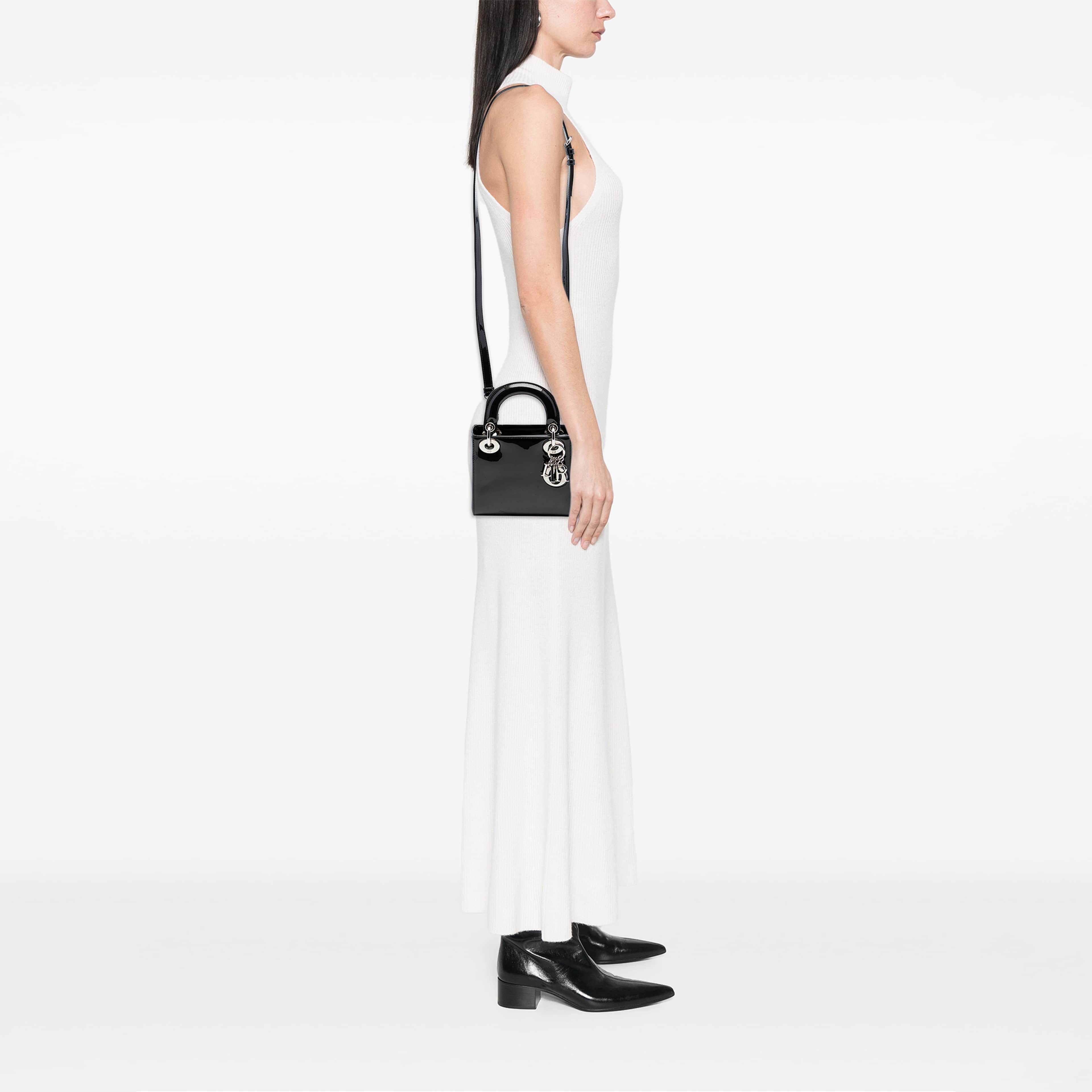 Dior Mini Patent Lady Dior, från Luxclusif, i färgen svart. Klicka för att öppna bilden i stort format