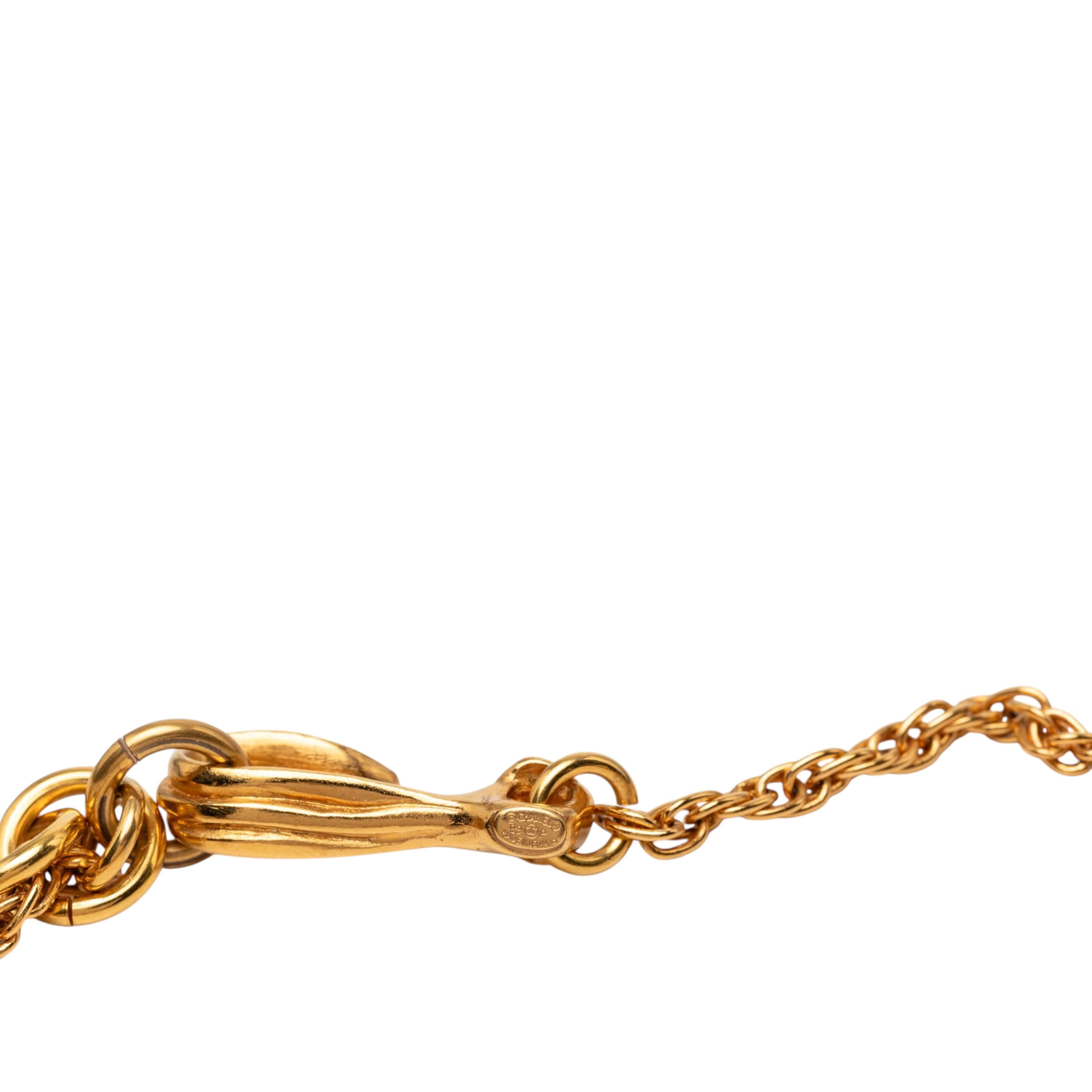 Chanel Cc Gold Plated Camellia Pendant Necklace, från Luxclusif, i färgen guld. Klicka för att öppna bilden i stort format