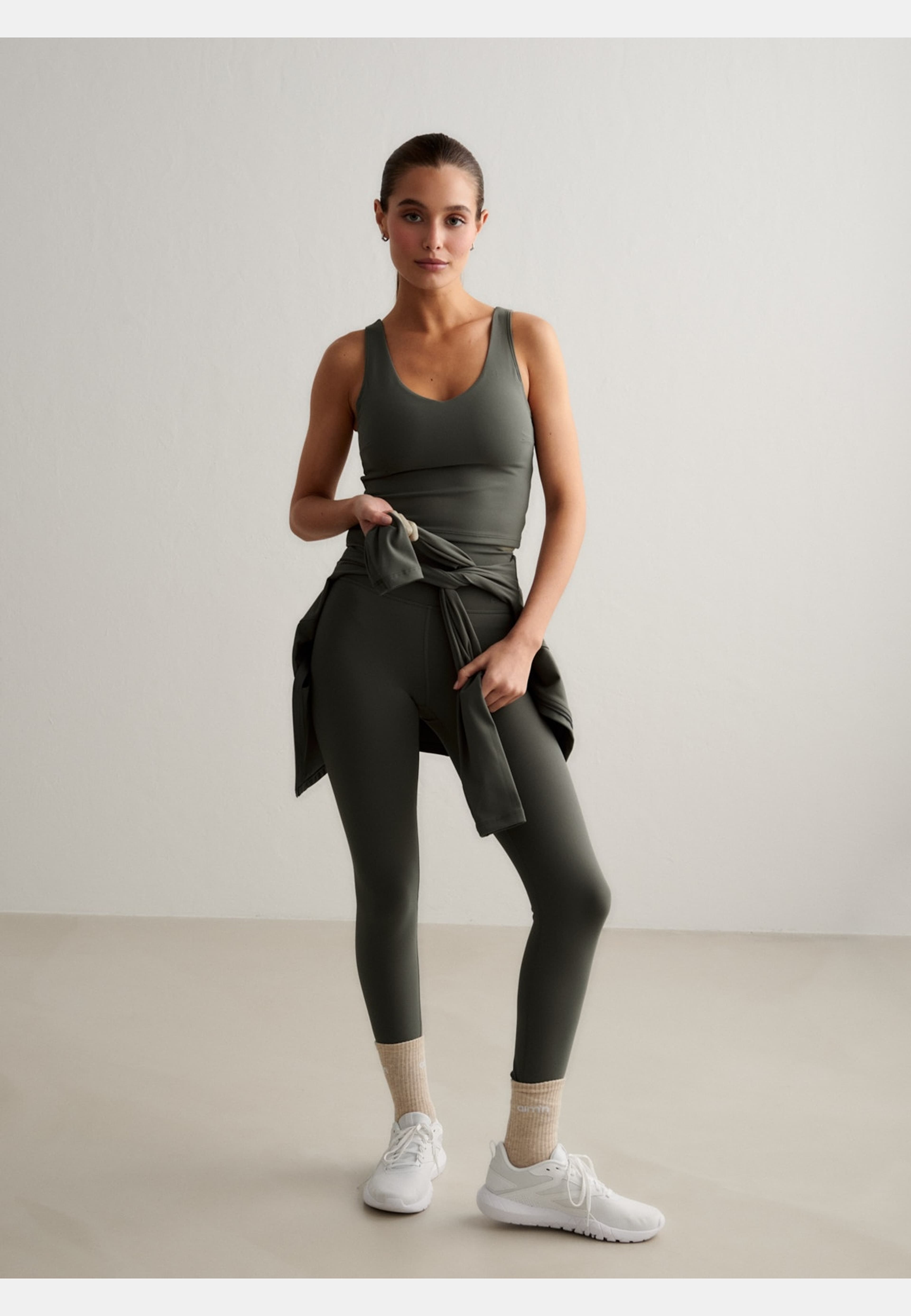 Sense Bralette, från aim'n, i färgen ivy. Klicka för att öppna bilden i stort format