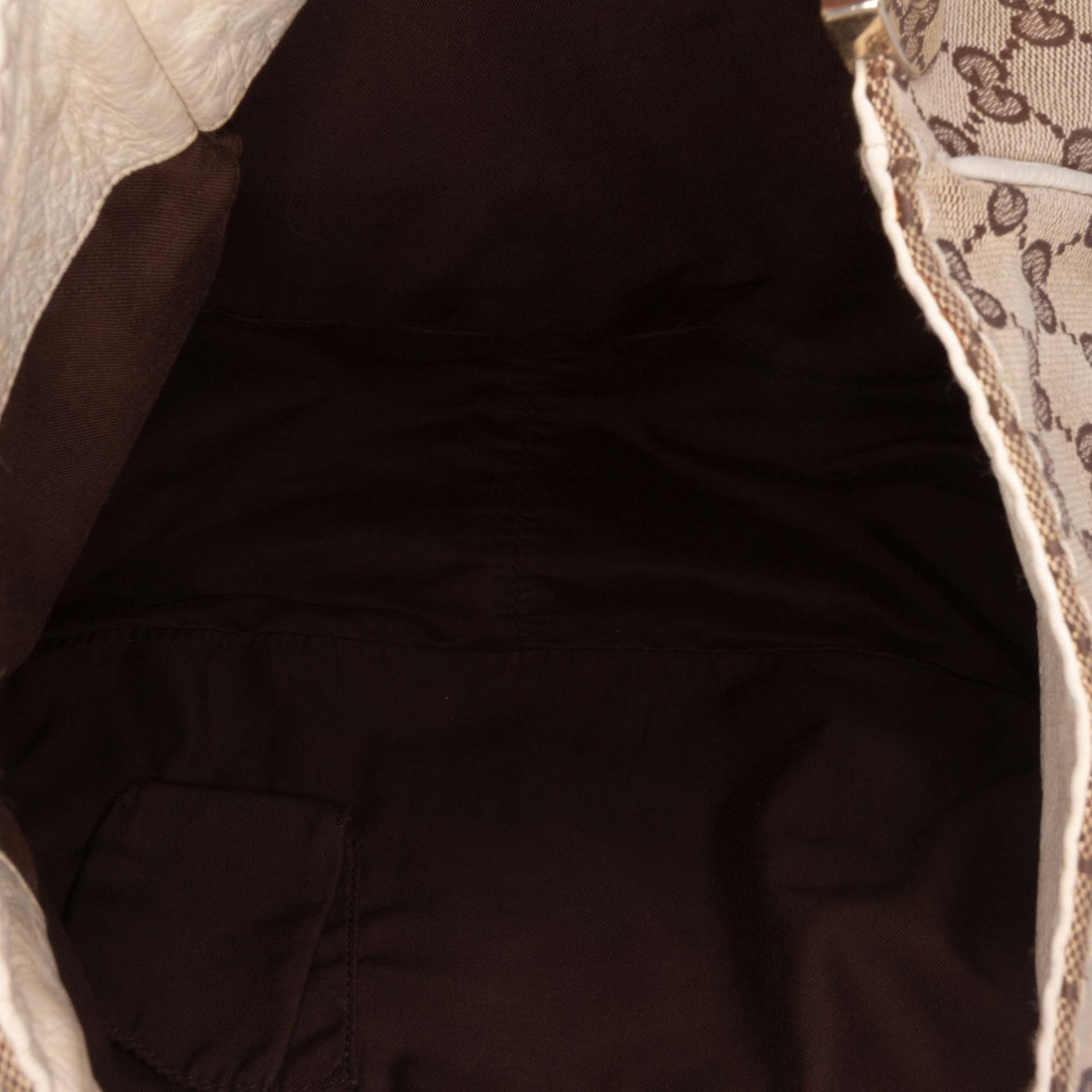 Gucci Gg Canvas Charlotte Tote, från Luxclusif, i färgen beige.