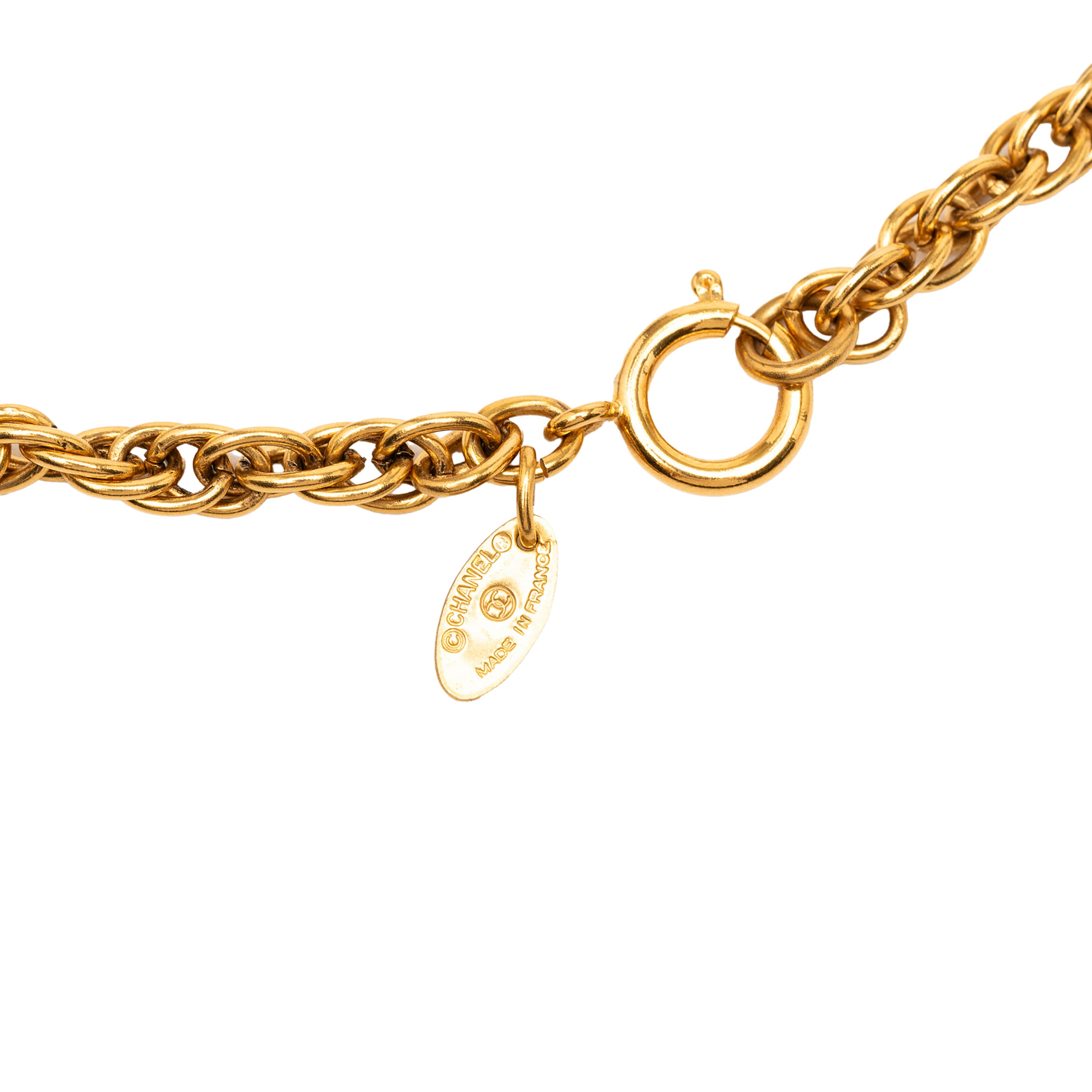 Chanel Gold Plated Ball Charms Necklace, från Luxclusif, i färgen gold. Klicka för att öppna bilden i stort format