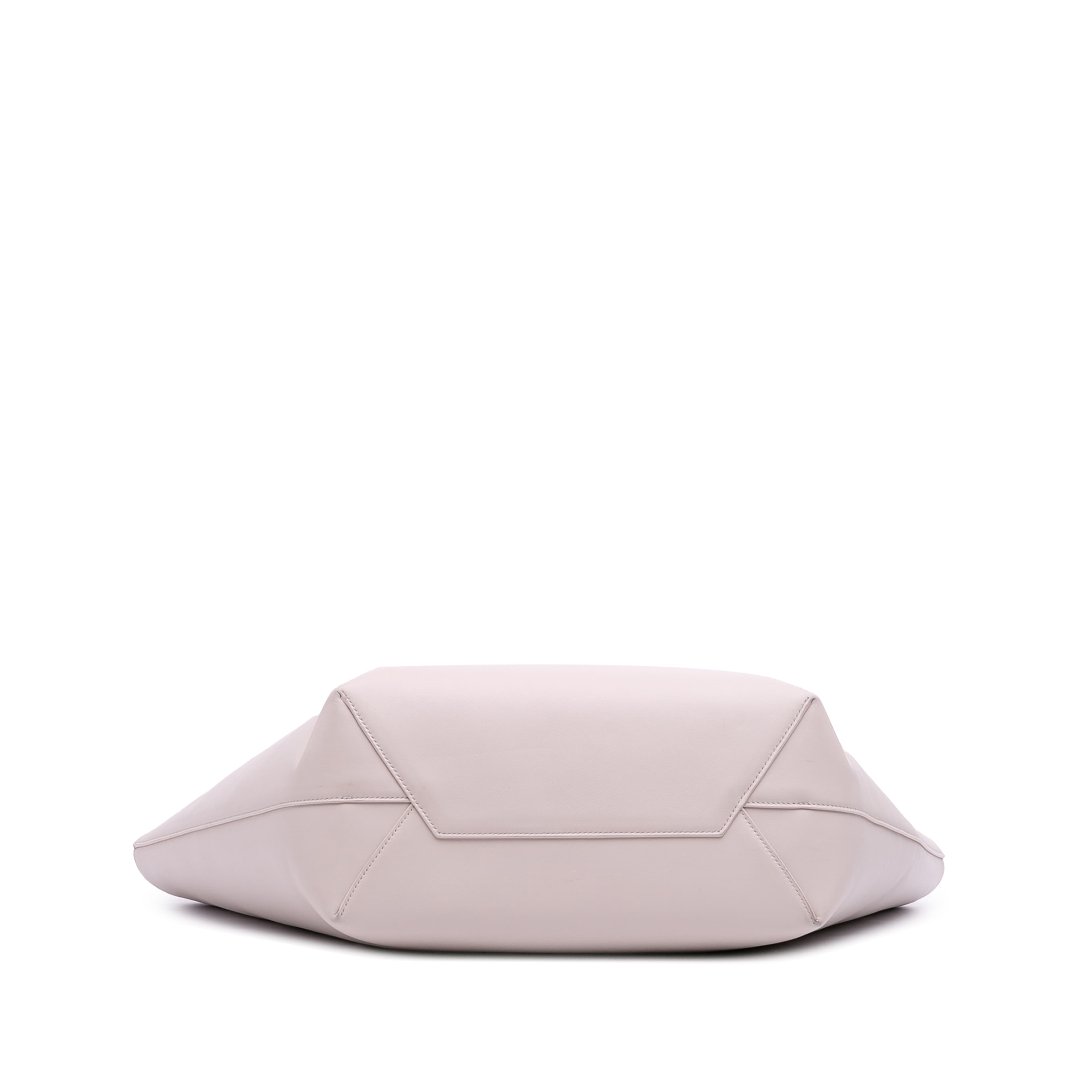 Balenciaga Medium Smooth Calfskin Mary Kate Tote, från Luxclusif, i färgen light pink. Klicka för att öppna bilden i stort format