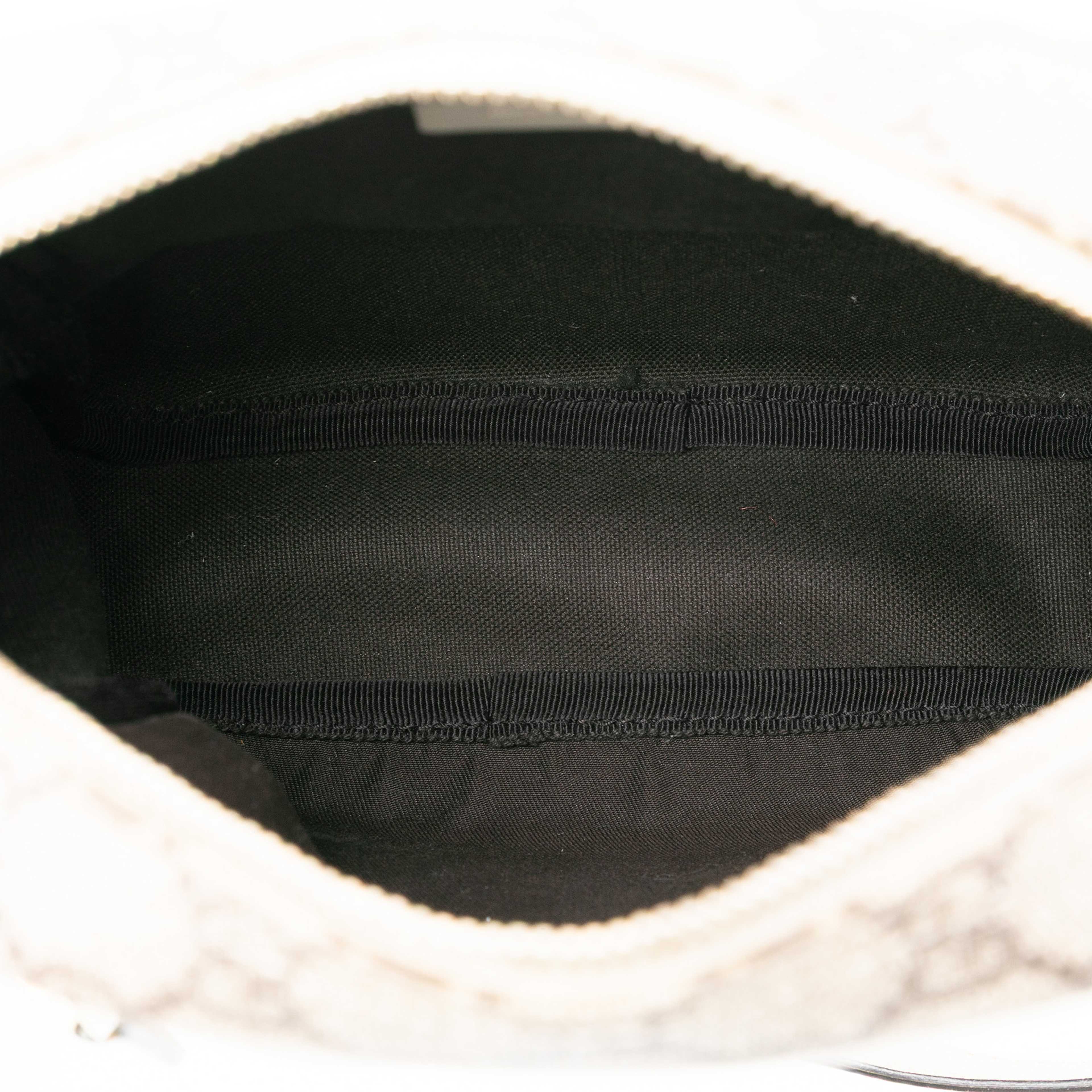 Gucci Gg Supreme Crossbody, från Luxclusif, i färgen beige. Klicka för att öppna bilden i stort format