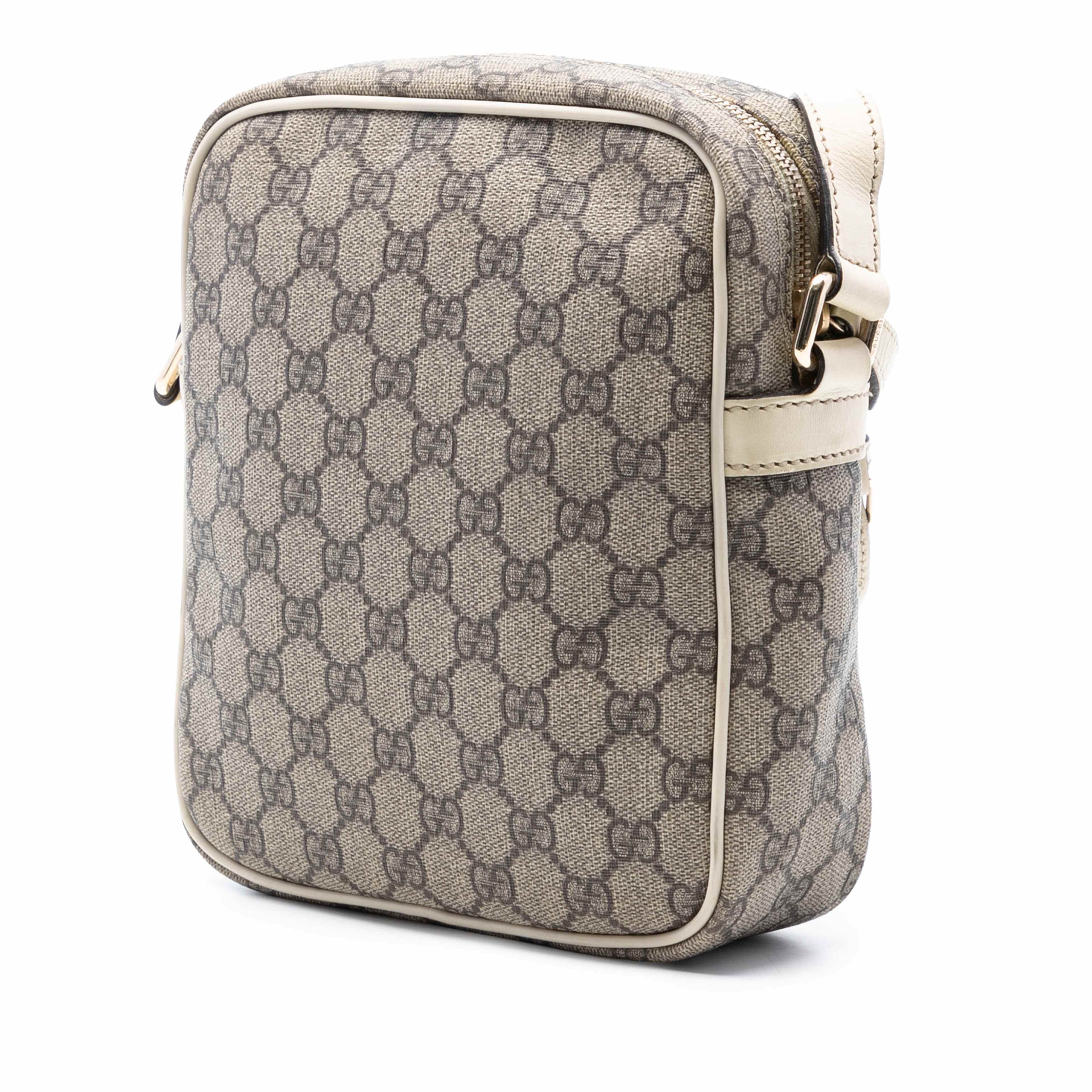 Gucci Gg Supreme Crossbody, från Luxclusif, i färgen beige. Klicka för att öppna bilden i stort format
