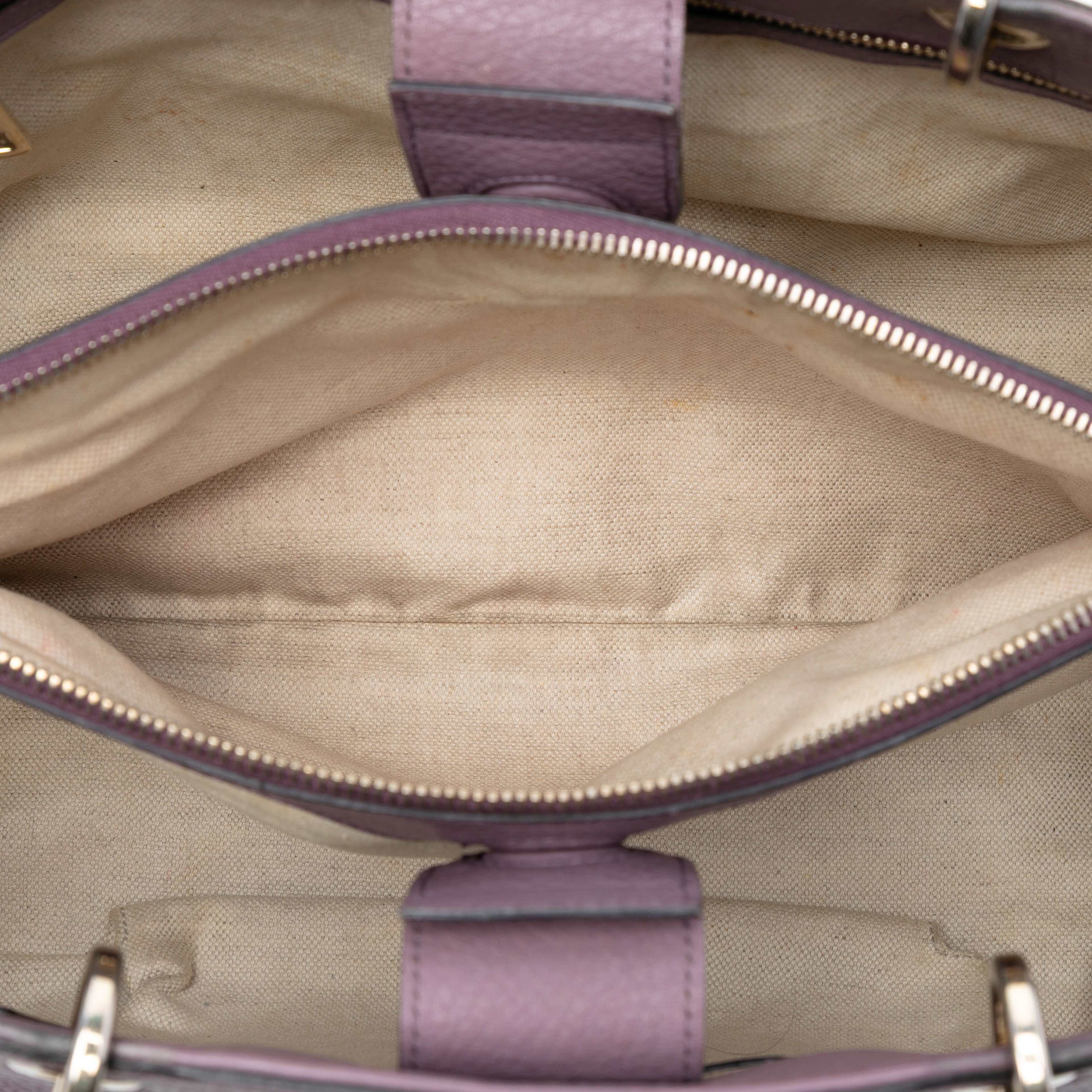 Gucci Medium Calfskin Bamboo Shopper Satchel, från Luxclusif, i färgen lilac. Klicka för att öppna bilden i stort format