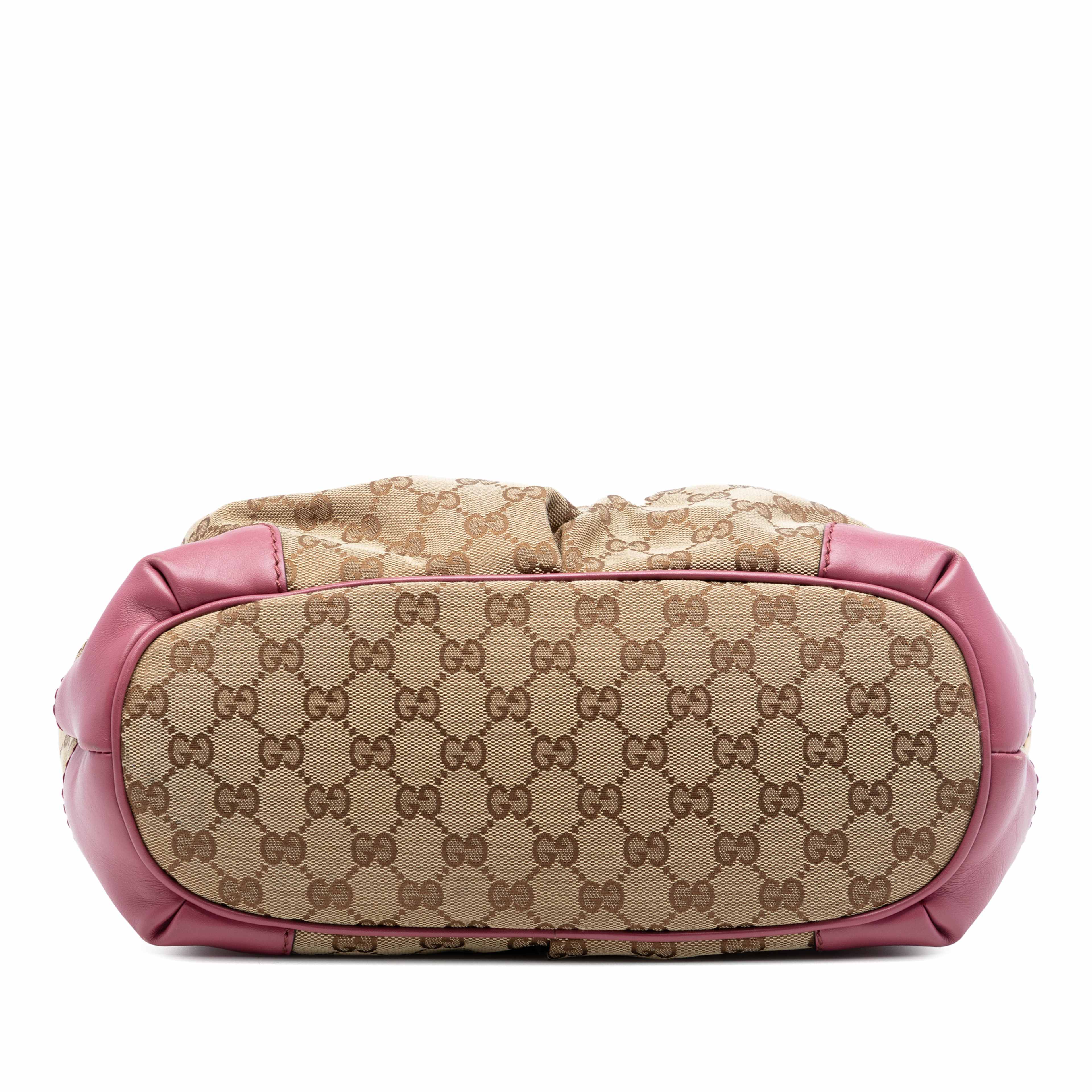 Gucci Gg Canvas Sukey Satchel, från Luxclusif, i färgen beige. Klicka för att öppna bilden i stort format