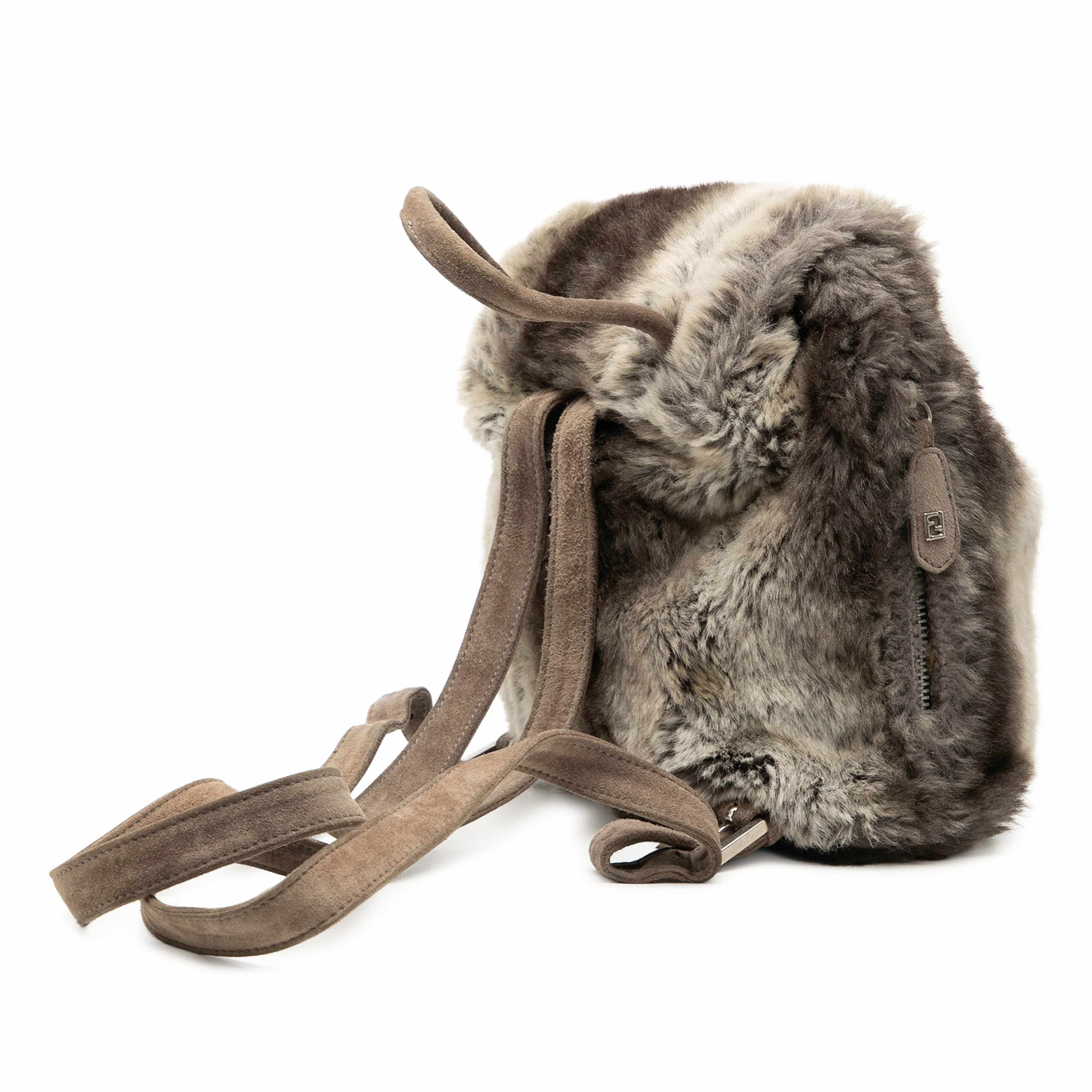 Fendi Mink Fur Tie Dye Print Backpack, från Luxclusif, i färgen grå. Klicka för att öppna bilden i stort format