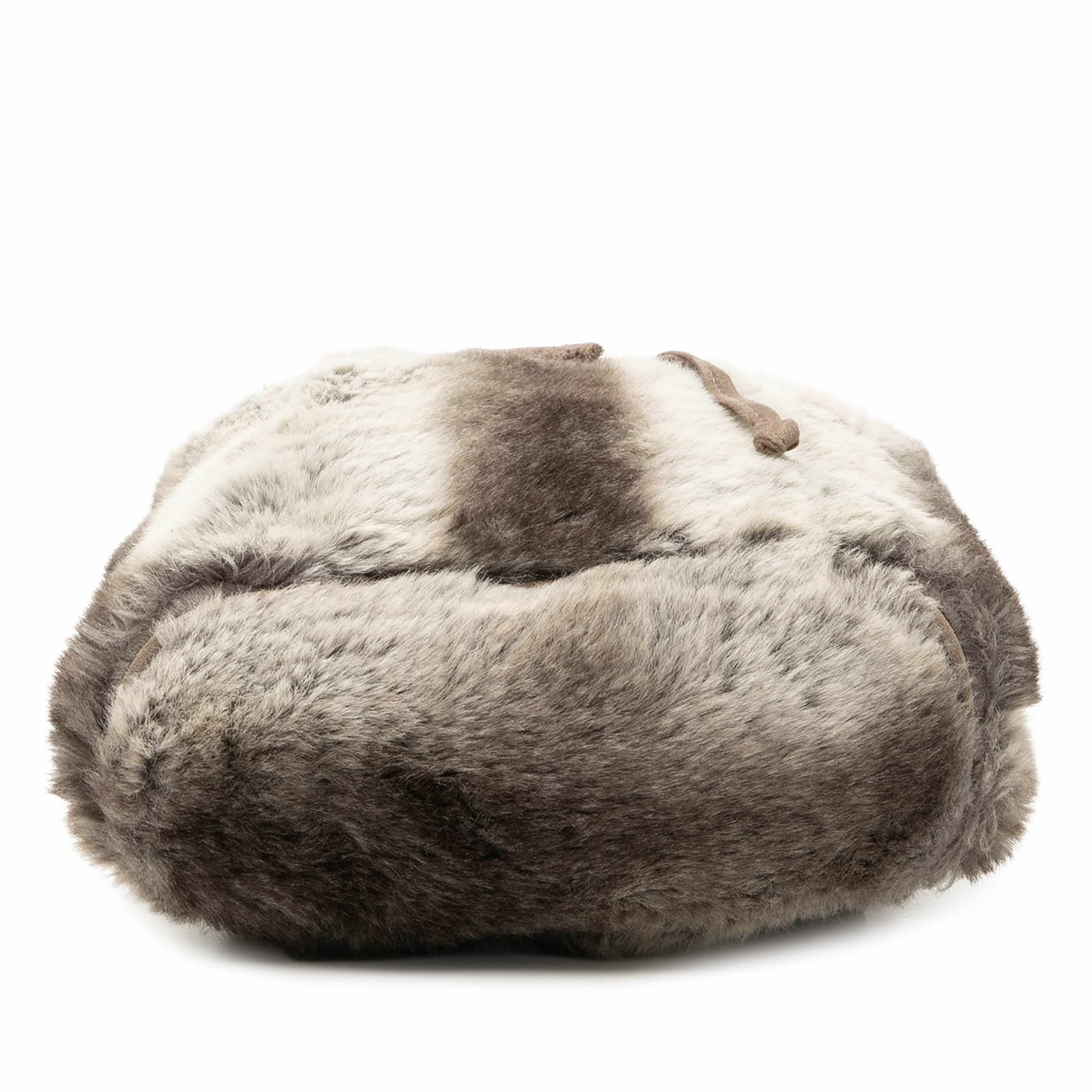 Fendi Mink Fur Tie Dye Print Backpack, från Luxclusif, i färgen grå. Klicka för att öppna bilden i stort format