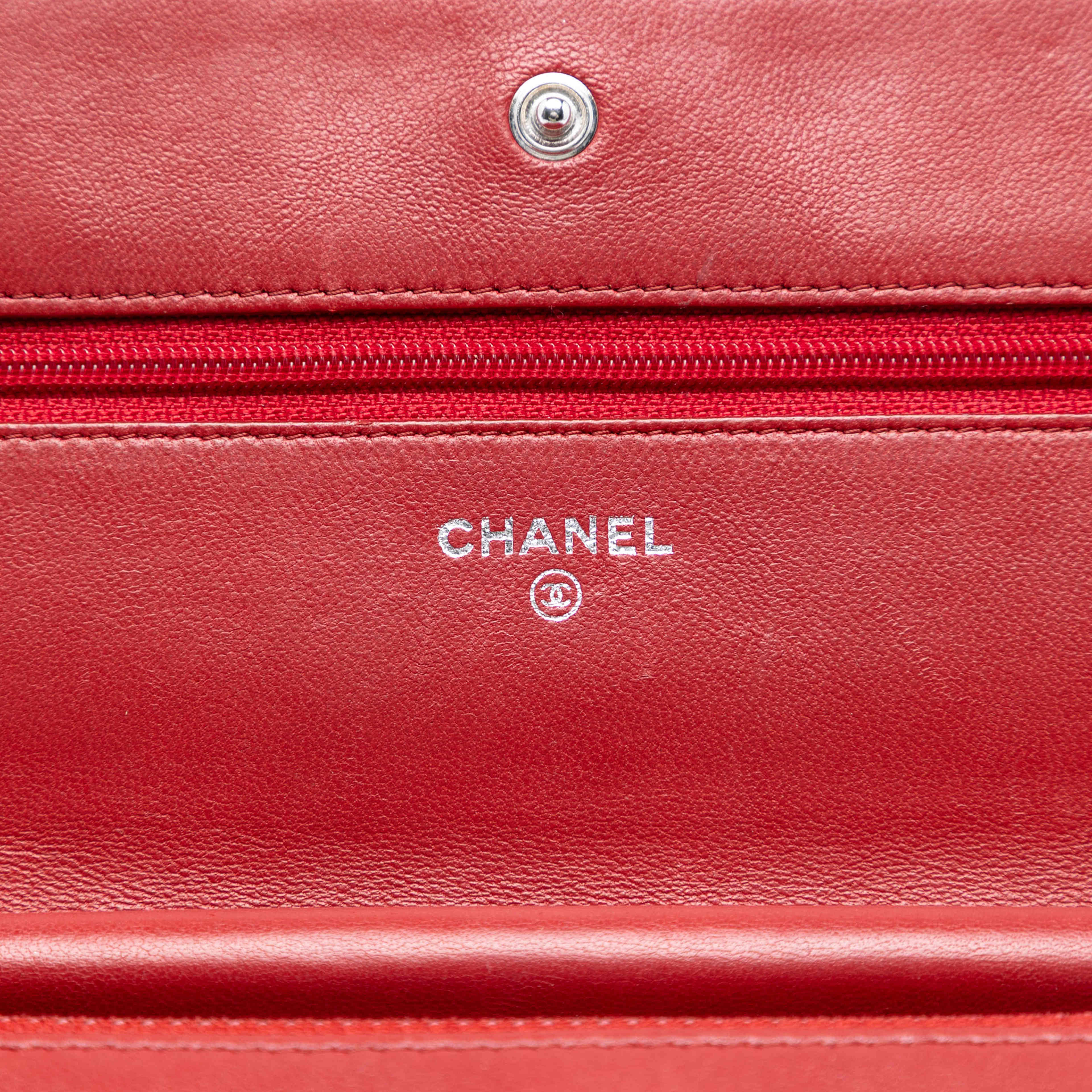 Chanel Cc Quilted Lambskin Wallet On Chain, från Luxclusif, i färgen red. Klicka för att öppna bilden i stort format