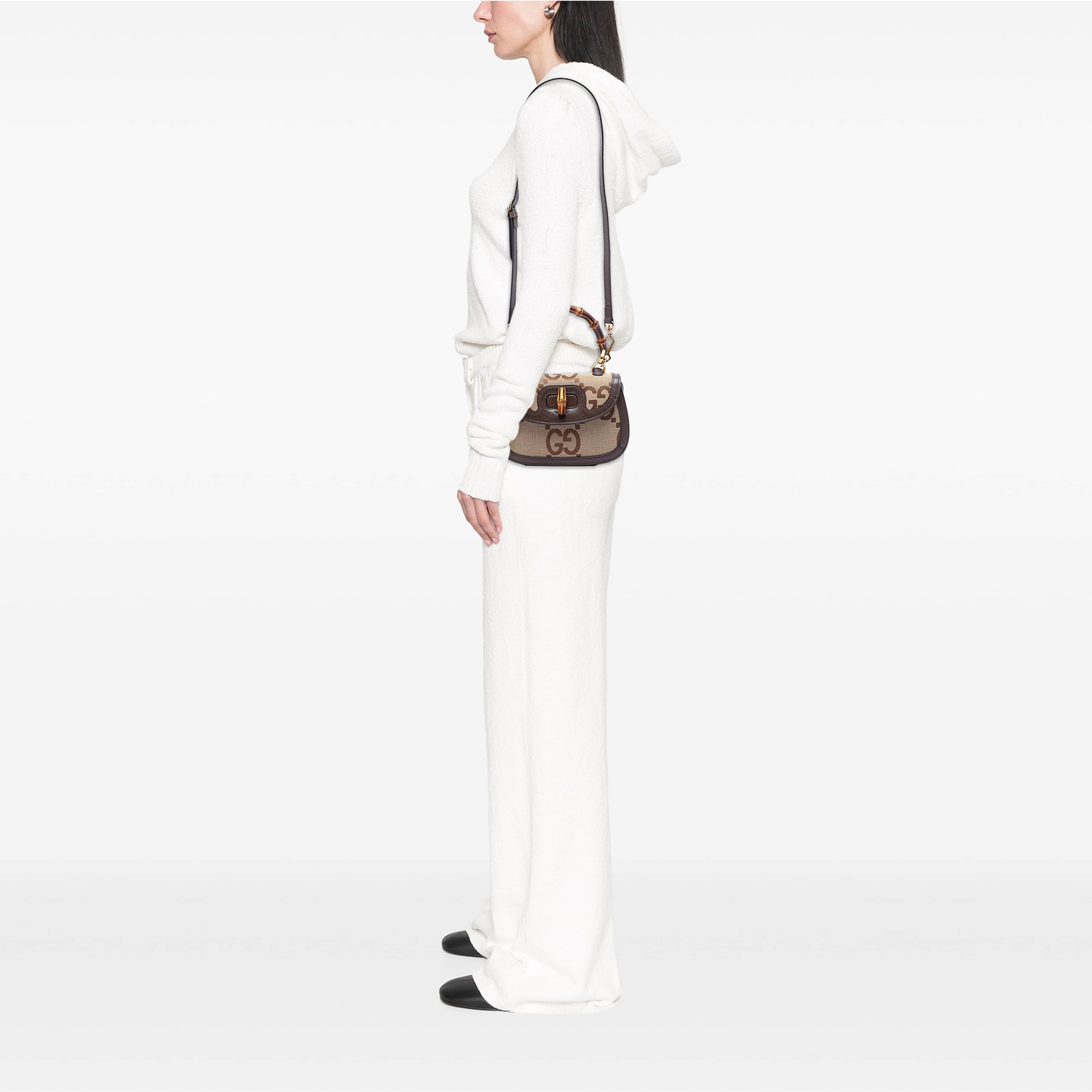 Gucci Small Jumbo Gg Canvas Bamboo 1947 Top Handle Bag, från Luxclusif, i färgen beige. Klicka för att öppna bilden i stort format