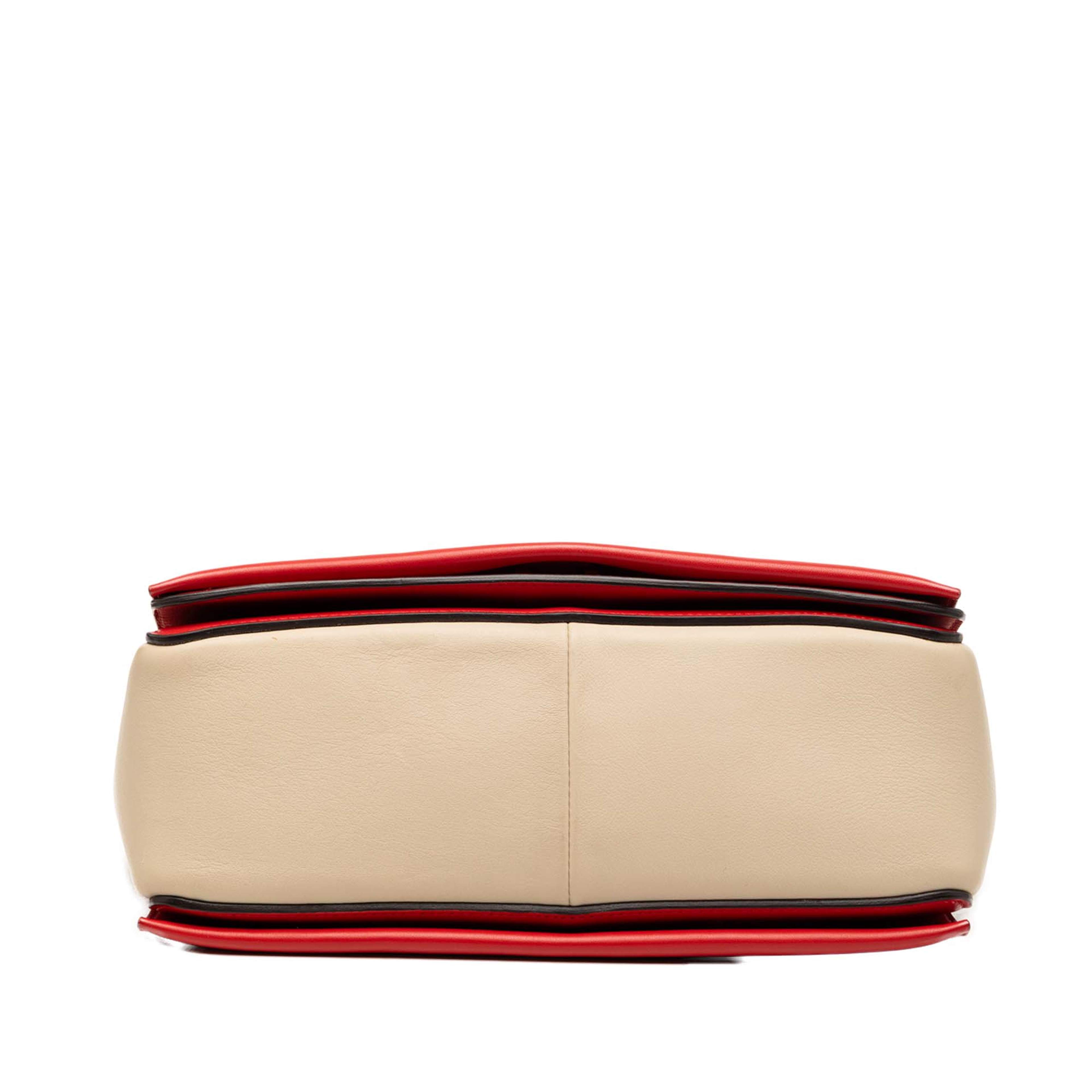 Celine Medium Shiny Smooth Calfskin Frame Shoulder Bag, från Luxclusif, i färgen röd. Klicka för att öppna bilden i stort format