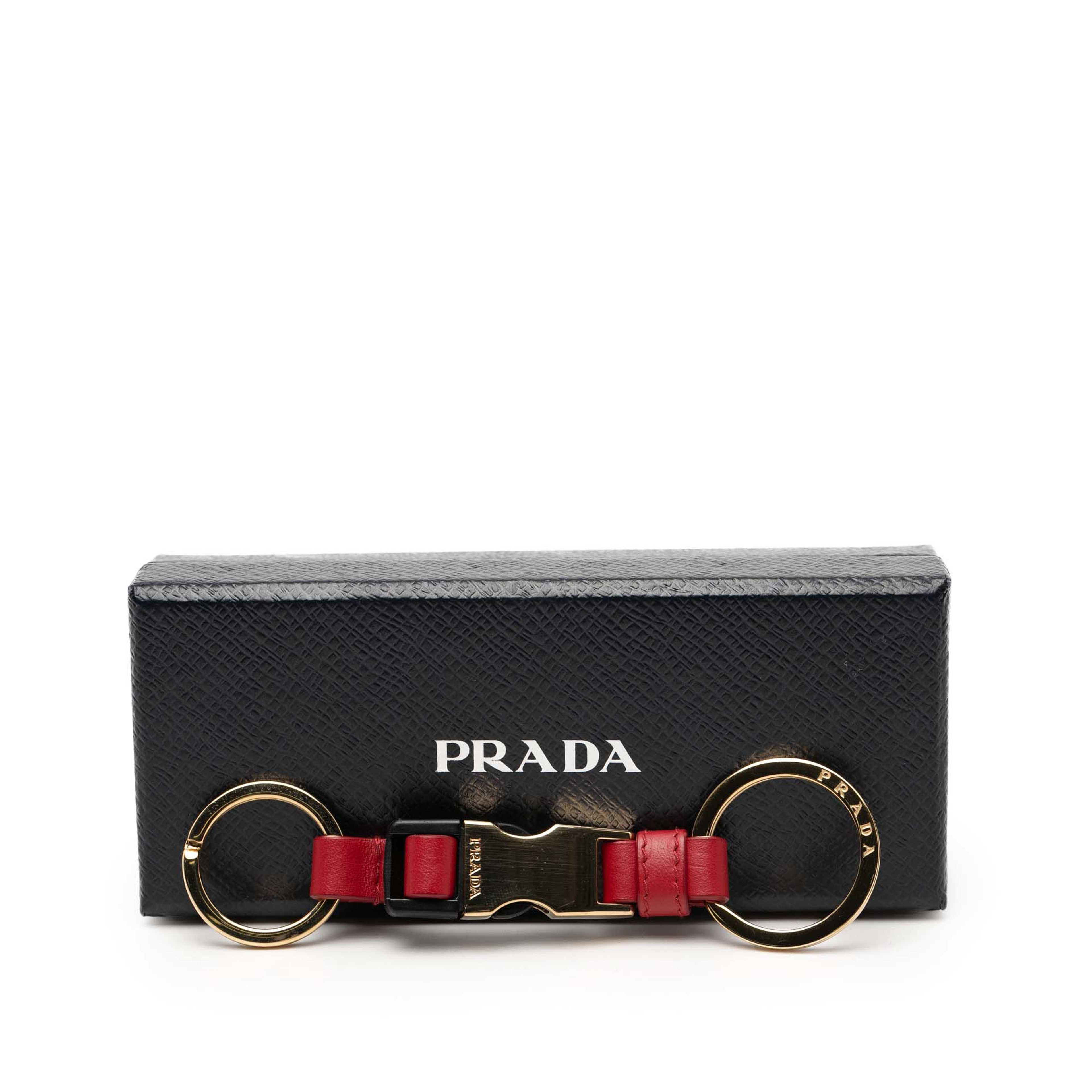 Prada City Calf Leather Tuc Key Ring, från Luxclusif, i färgen red. Klicka för att öppna bilden i stort format