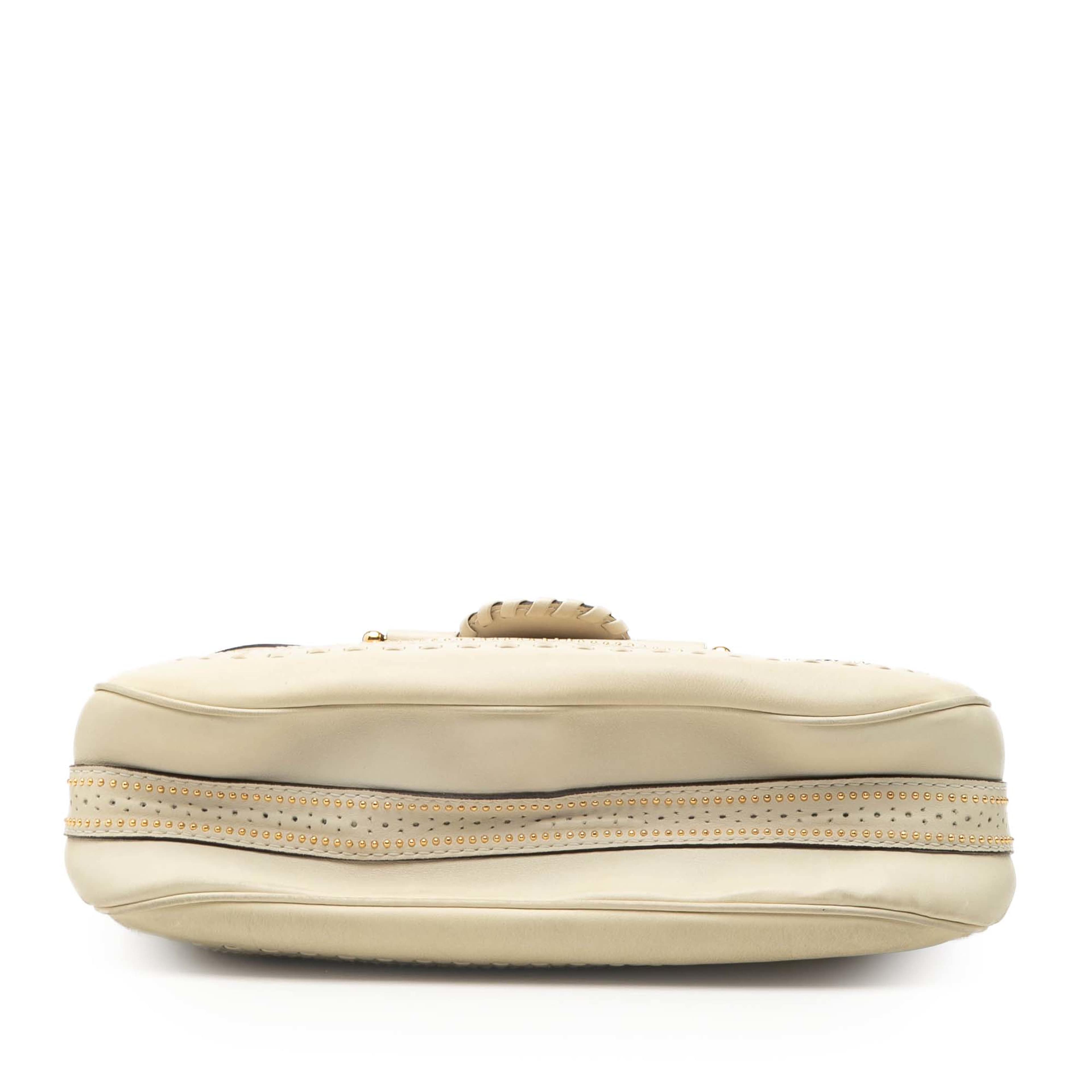 Gucci Medium Leather Snaffle Bit Shoulder Bag, från Luxclusif, i färgen ivory. Klicka för att öppna bilden i stort format