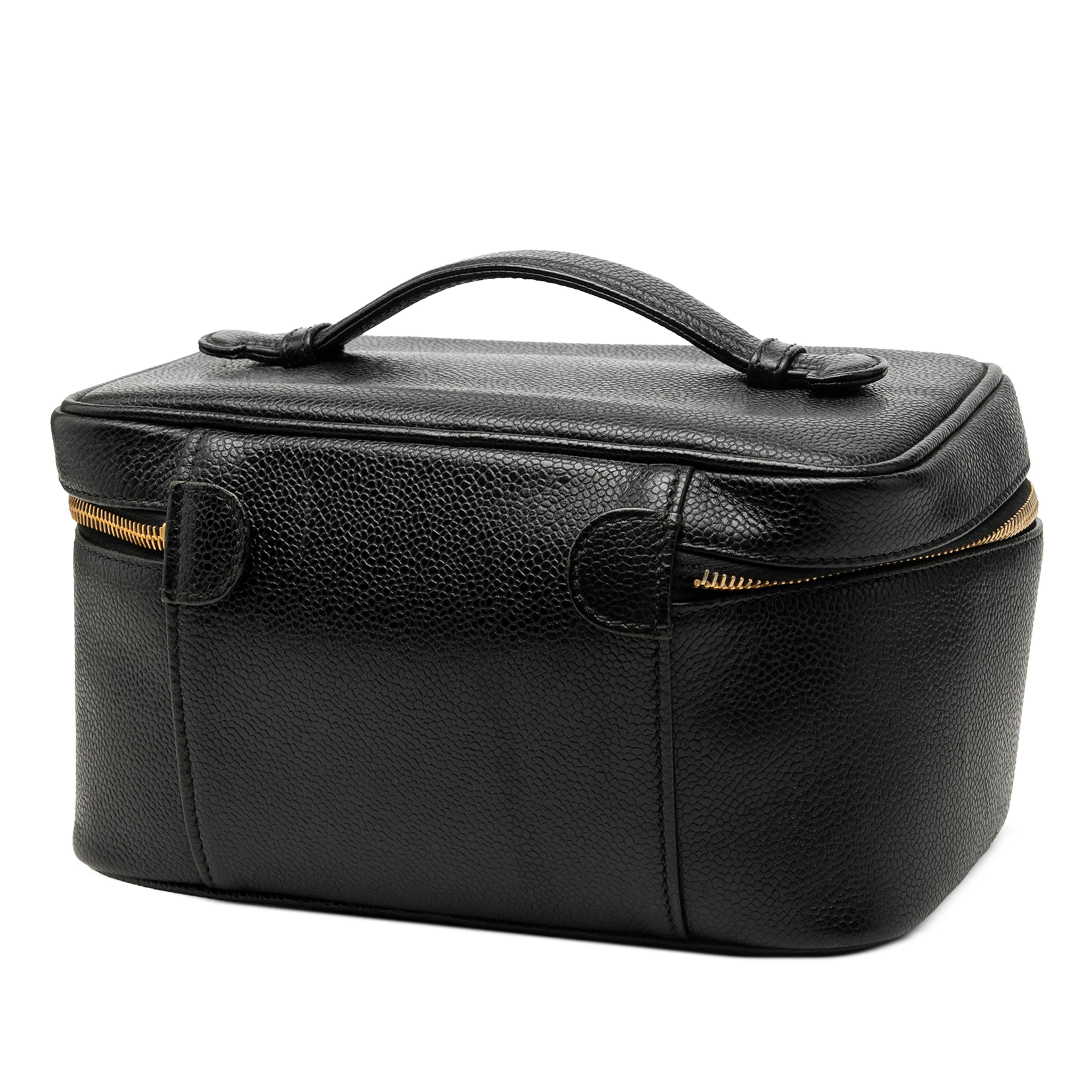 Chanel Cc Caviar Vanity Bag, från Luxclusif, i färgen svart. Klicka för att öppna bilden i stort format