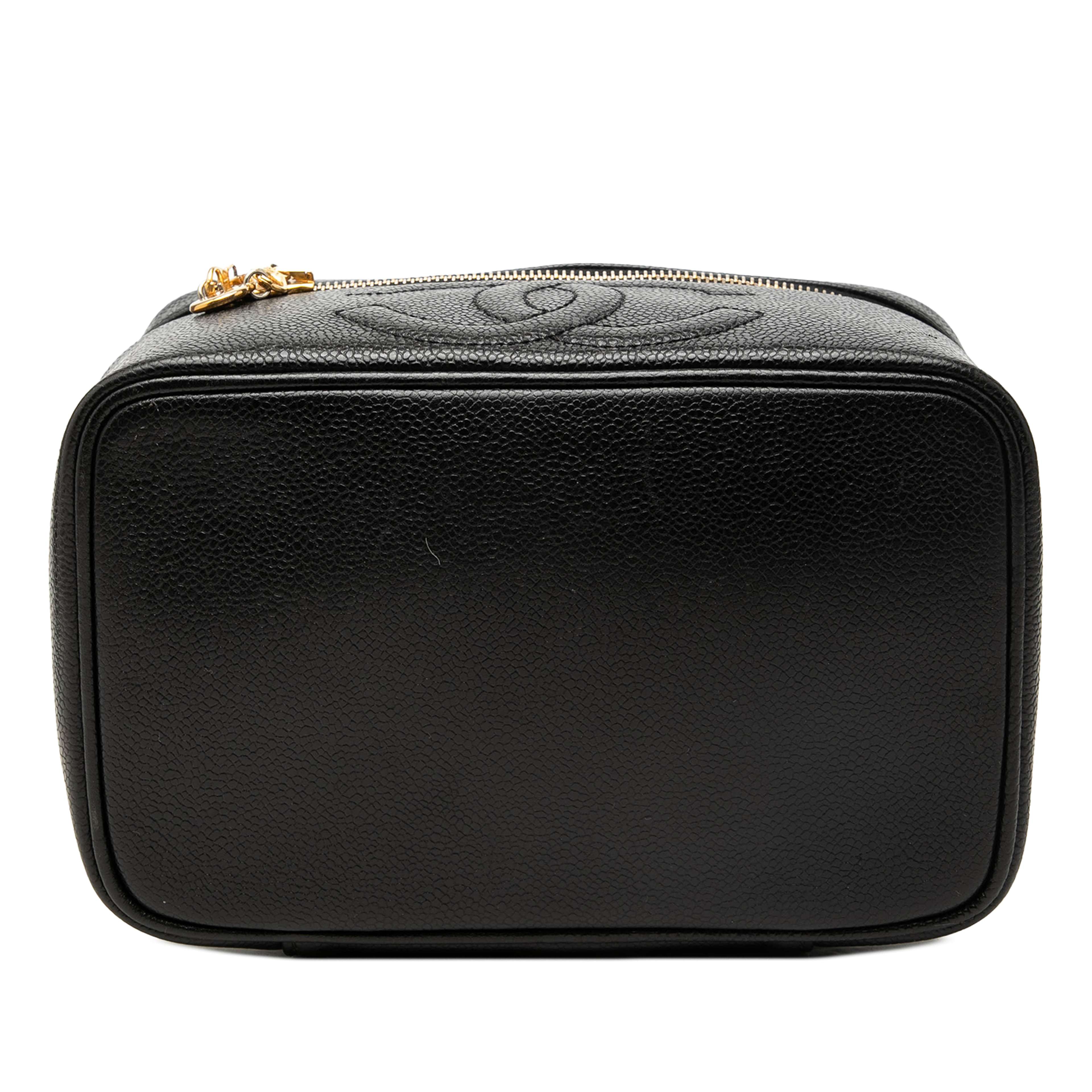 Chanel Cc Caviar Vanity Bag, från Luxclusif, i färgen svart. Klicka för att öppna bilden i stort format
