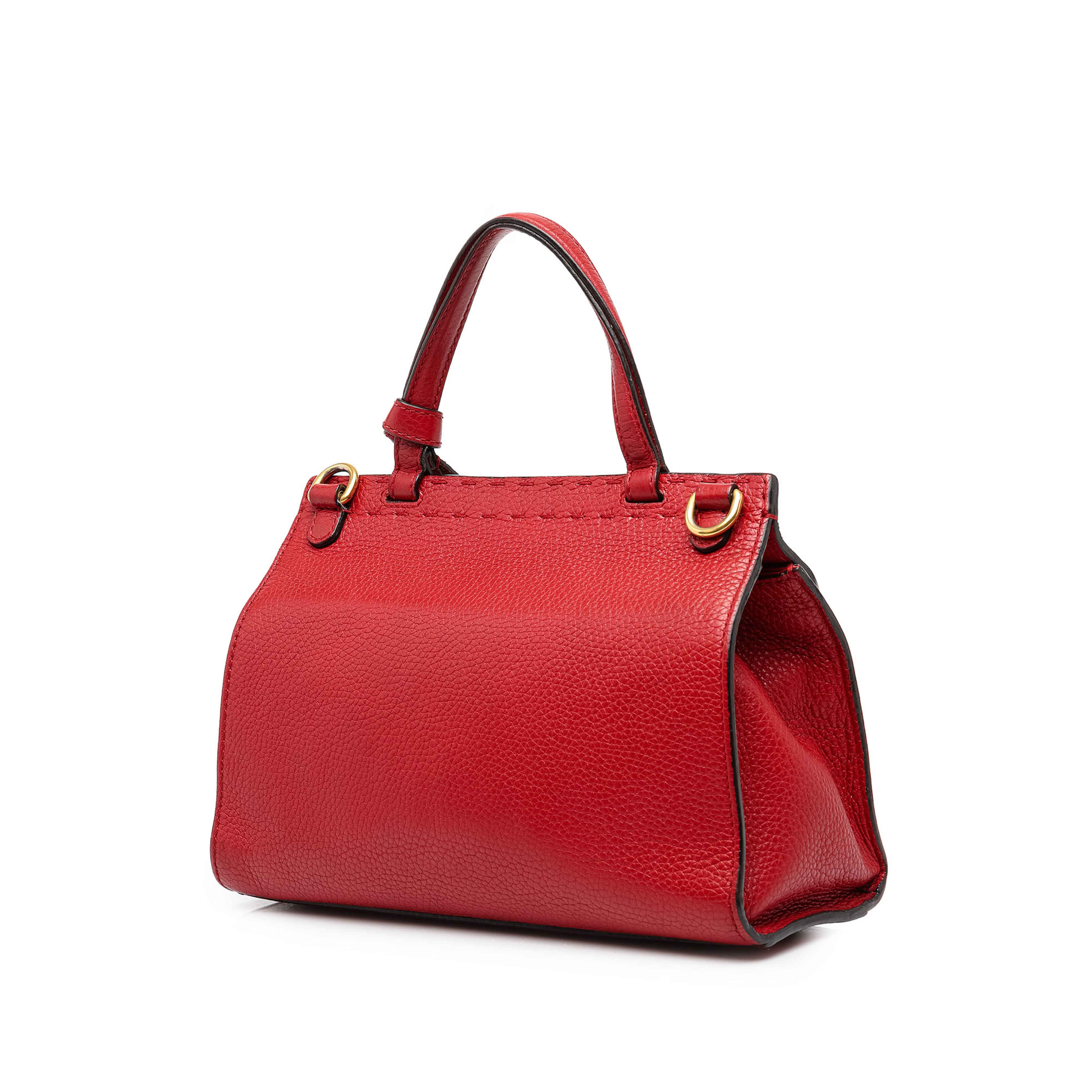 Gucci Small Gg Marmont Calfskin Top Handle Satchel, från Luxclusif, i färgen röd. Klicka för att öppna bilden i stort format