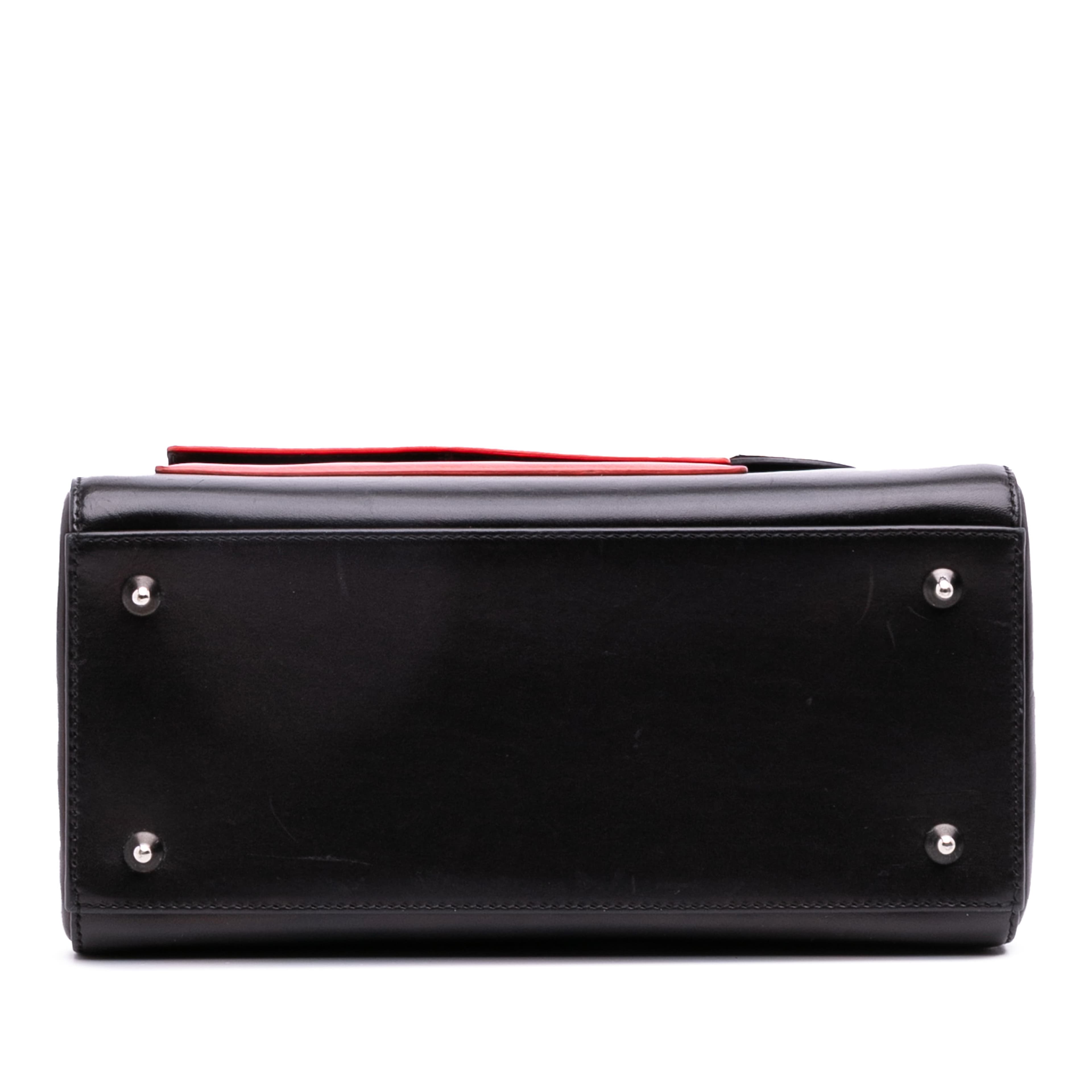 Dior Medium Calfskin Pockets Lady Dior, från Luxclusif, i färgen black. Klicka för att öppna bilden i stort format