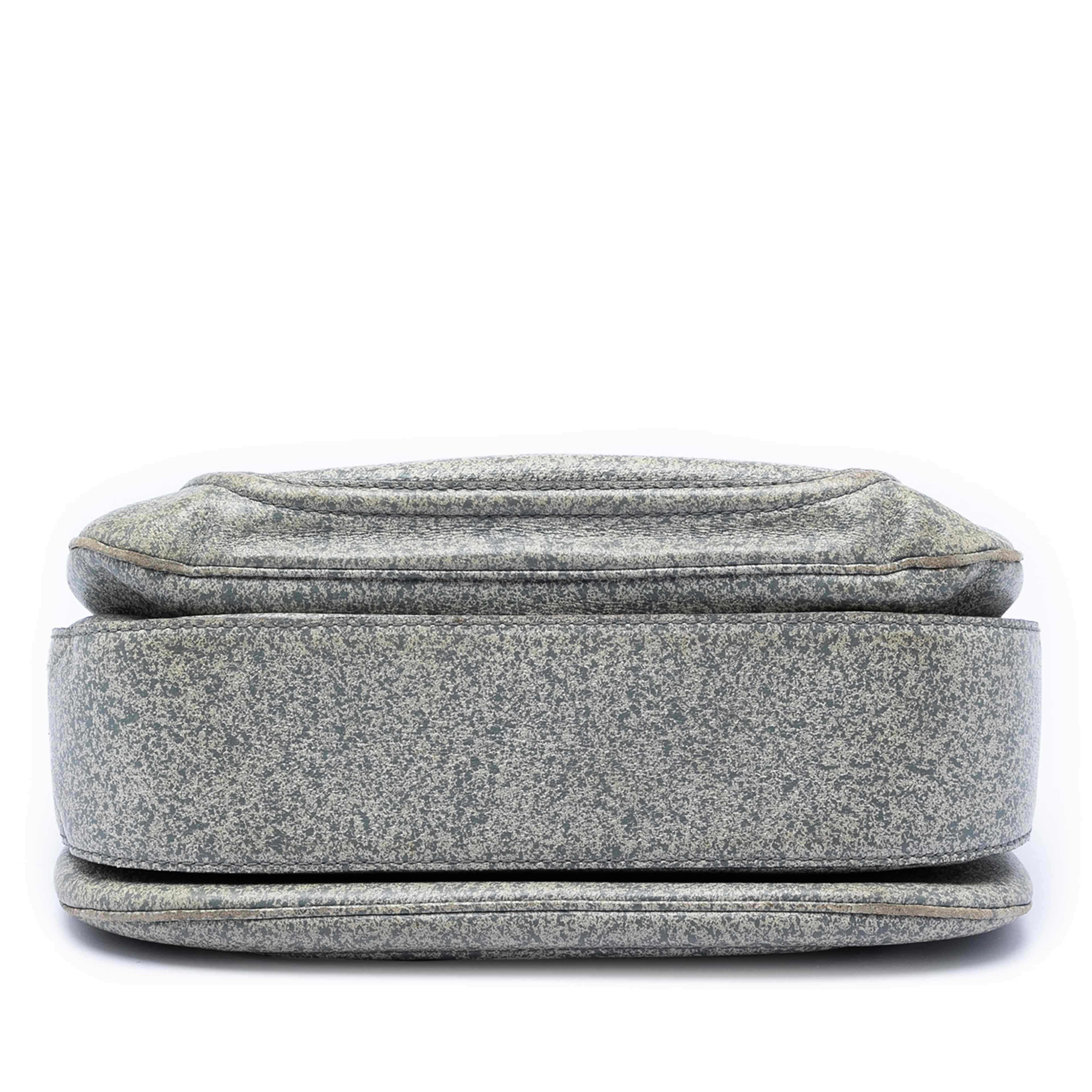 Gucci Large Speckled Leather New Bamboo Top Handle Bag, från Luxclusif, i färgen gray. Klicka för att öppna bilden i stort format