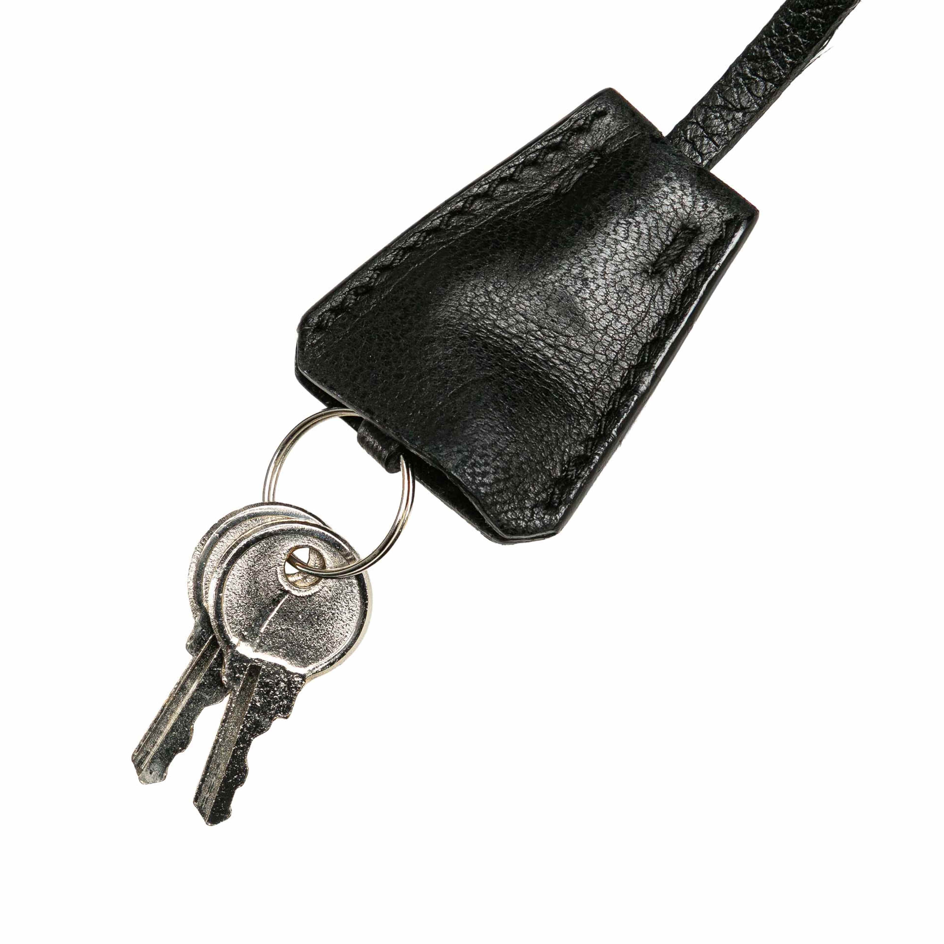 Prada Tessuto Evening Heart Handbag, från Luxclusif, i färgen svart. Klicka för att öppna bilden i stort format