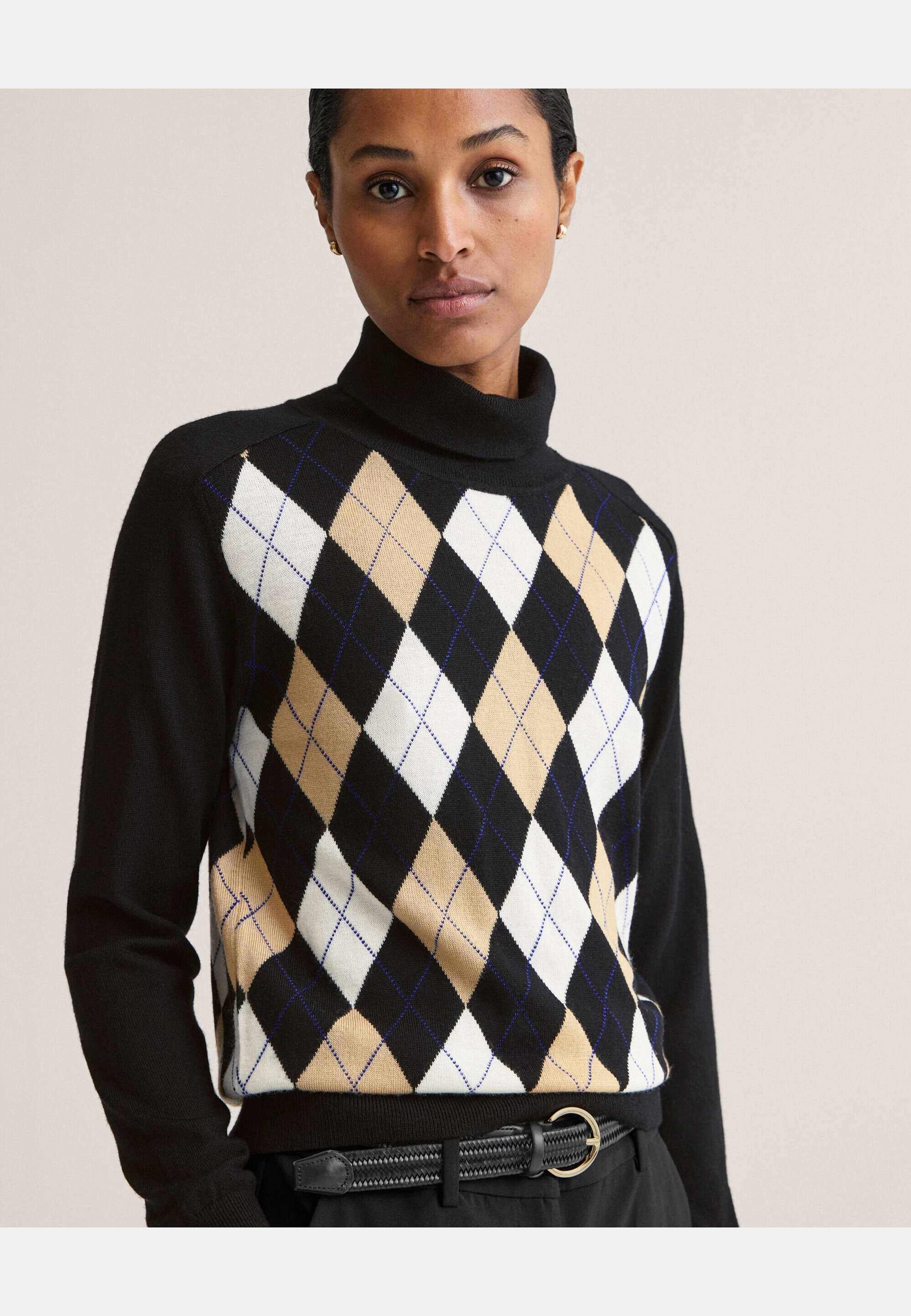 Betsy Argyle Sweater, från Newhouse, i färgen svart. Klicka för att öppna bilden i stort format
