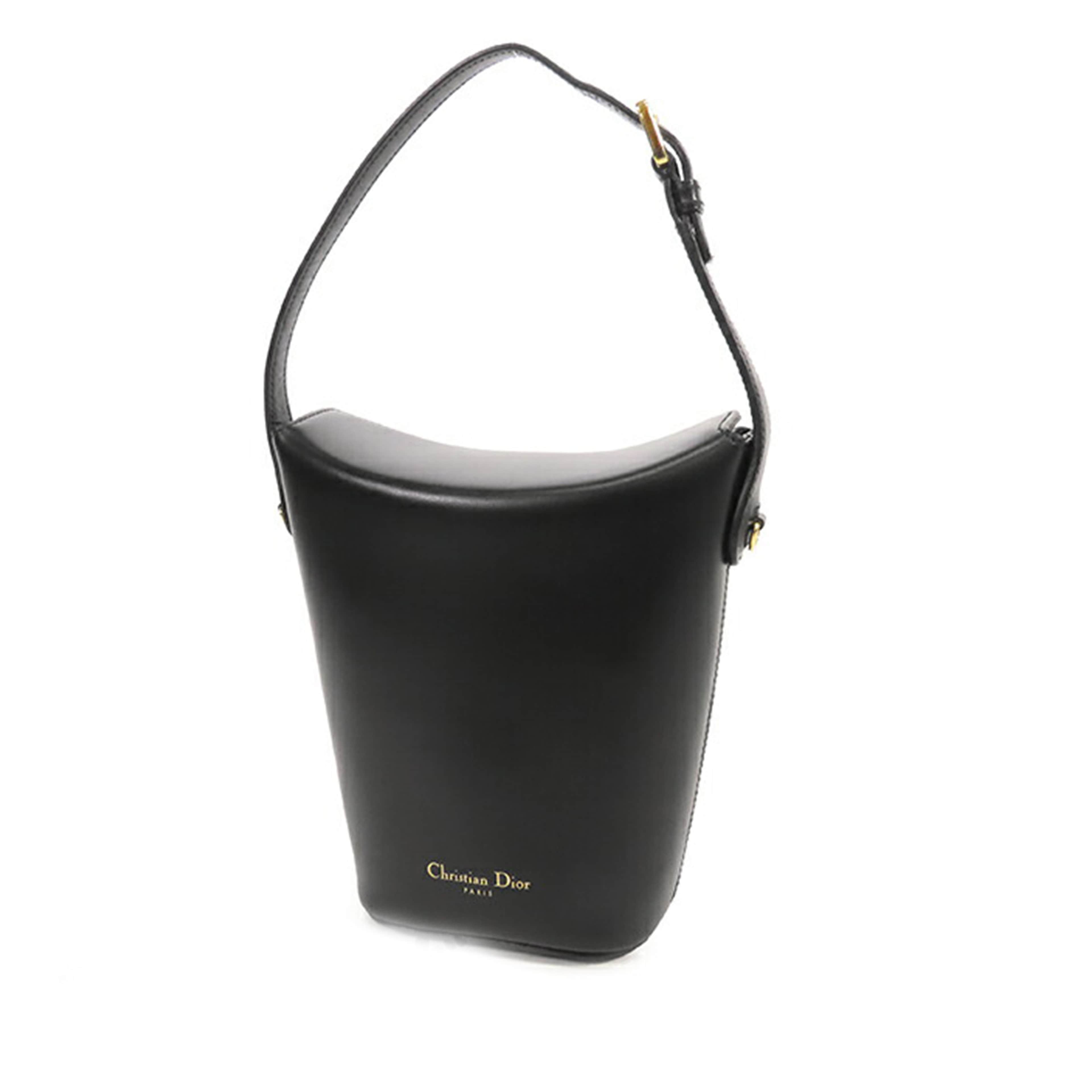 Dior Mini Calfskin 30 Montaigne Amber Bucket Bag, från Luxclusif, i färgen black. Klicka för att öppna bilden i stort format