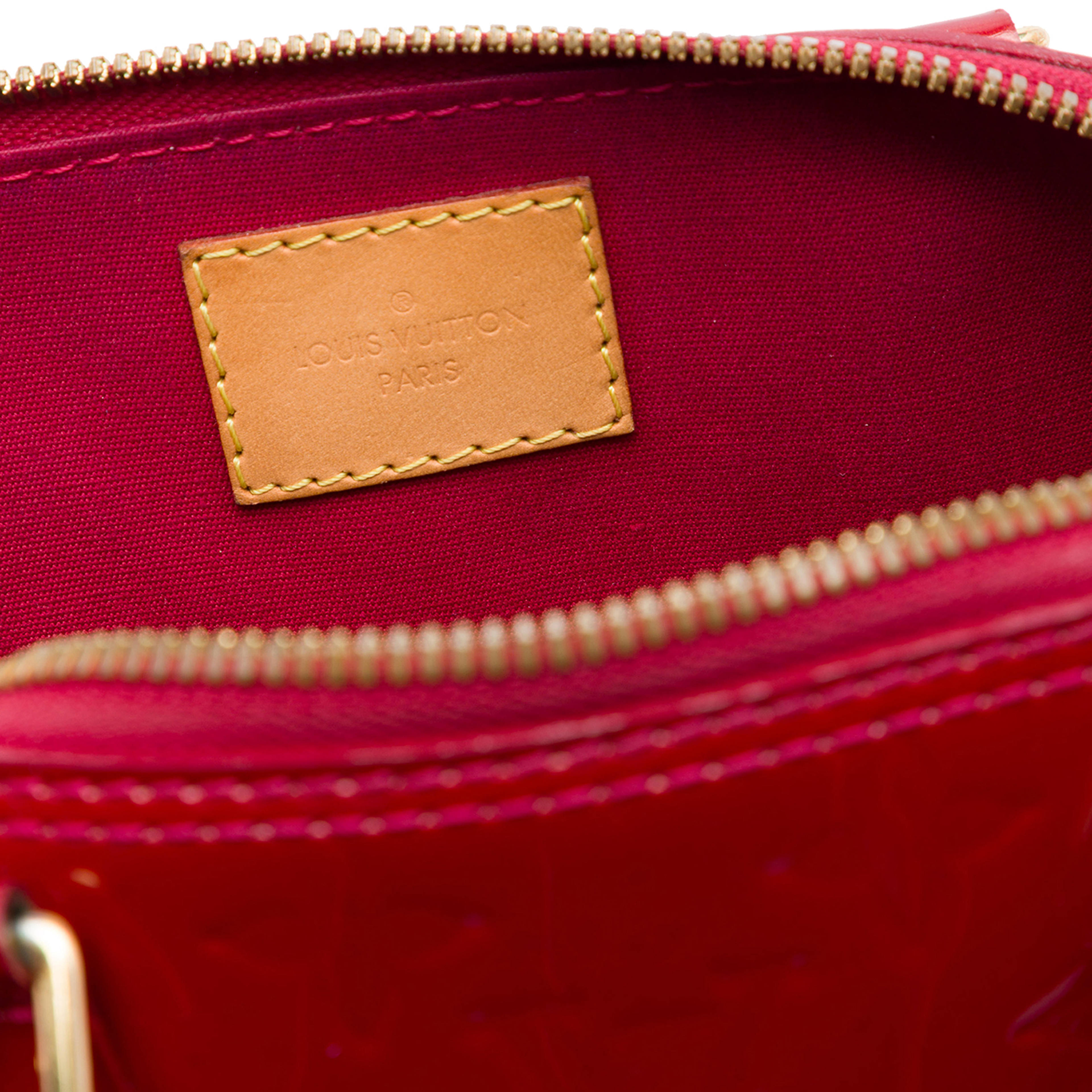 Louis Vuitton Monogram Vernis Alma Bb, från Luxclusif, i färgen röd. Klicka för att öppna bilden i stort format
