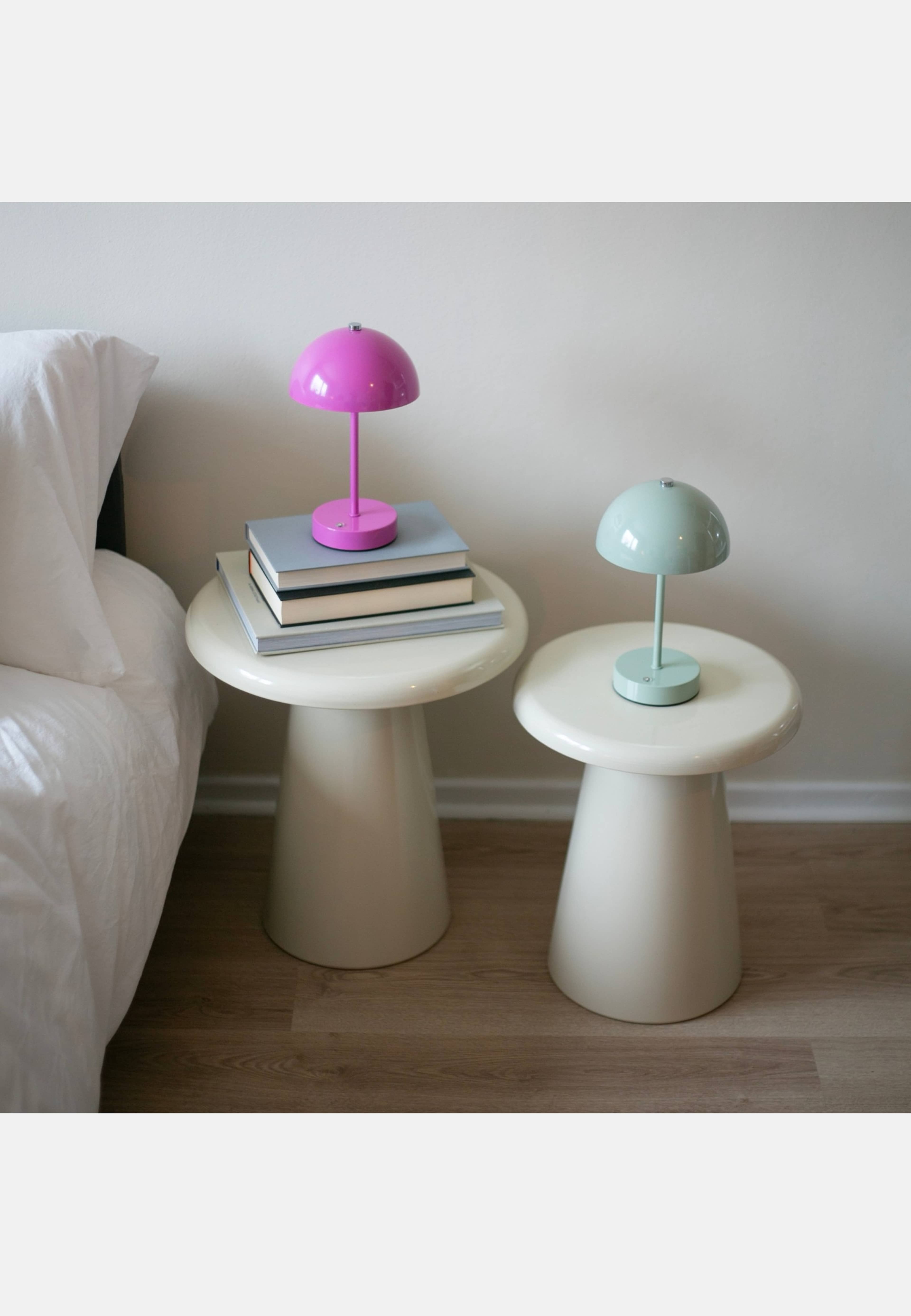 Bord Oscar Dia 40cm, från Created by Designtorget, i färgen beige. Klicka för att öppna bilden i stort format