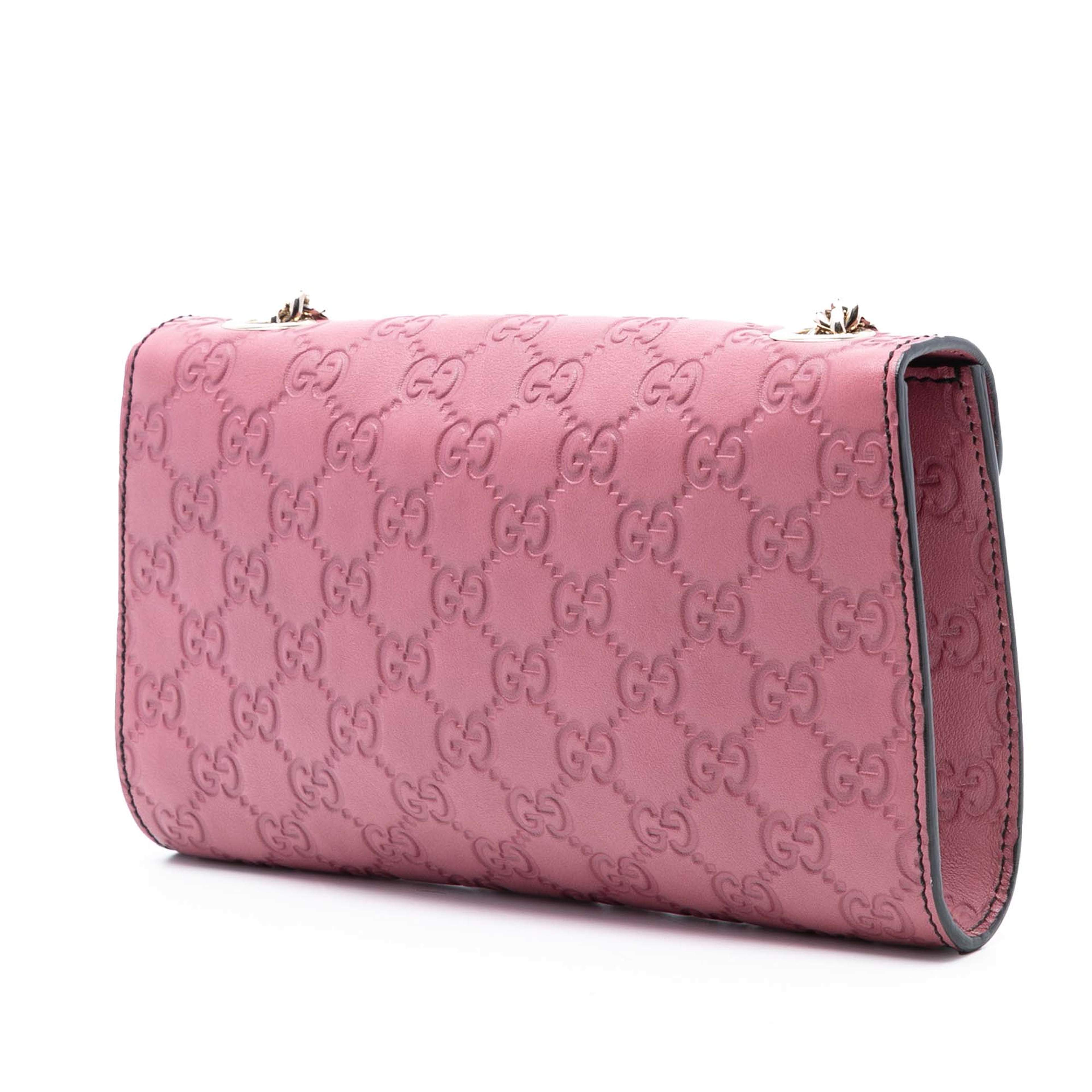 Gucci Small Guccissima Emily Crossbody, från Luxclusif, i färgen pink. Klicka för att öppna bilden i stort format