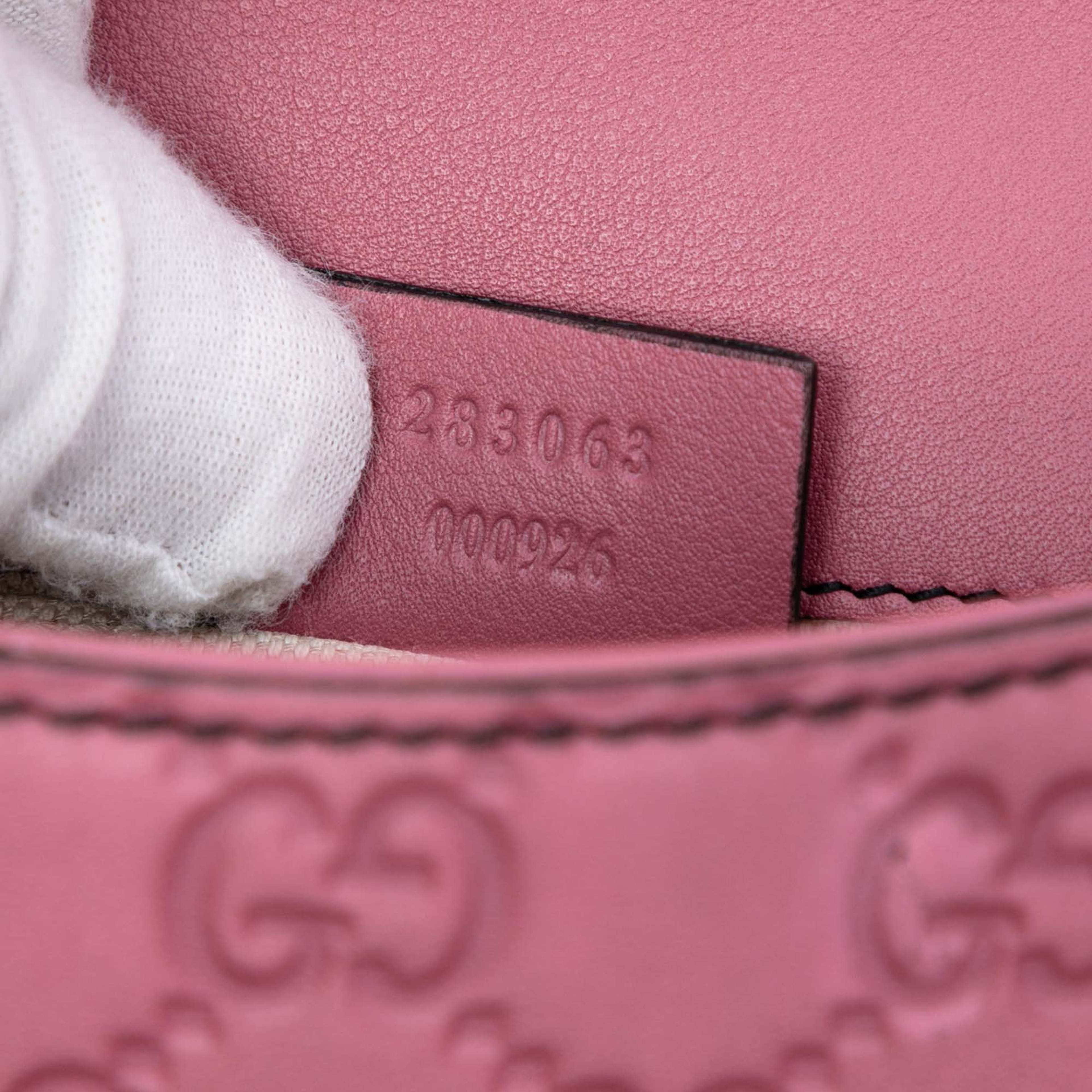 Gucci Small Guccissima Emily Crossbody, från Luxclusif, i färgen pink. Klicka för att öppna bilden i stort format
