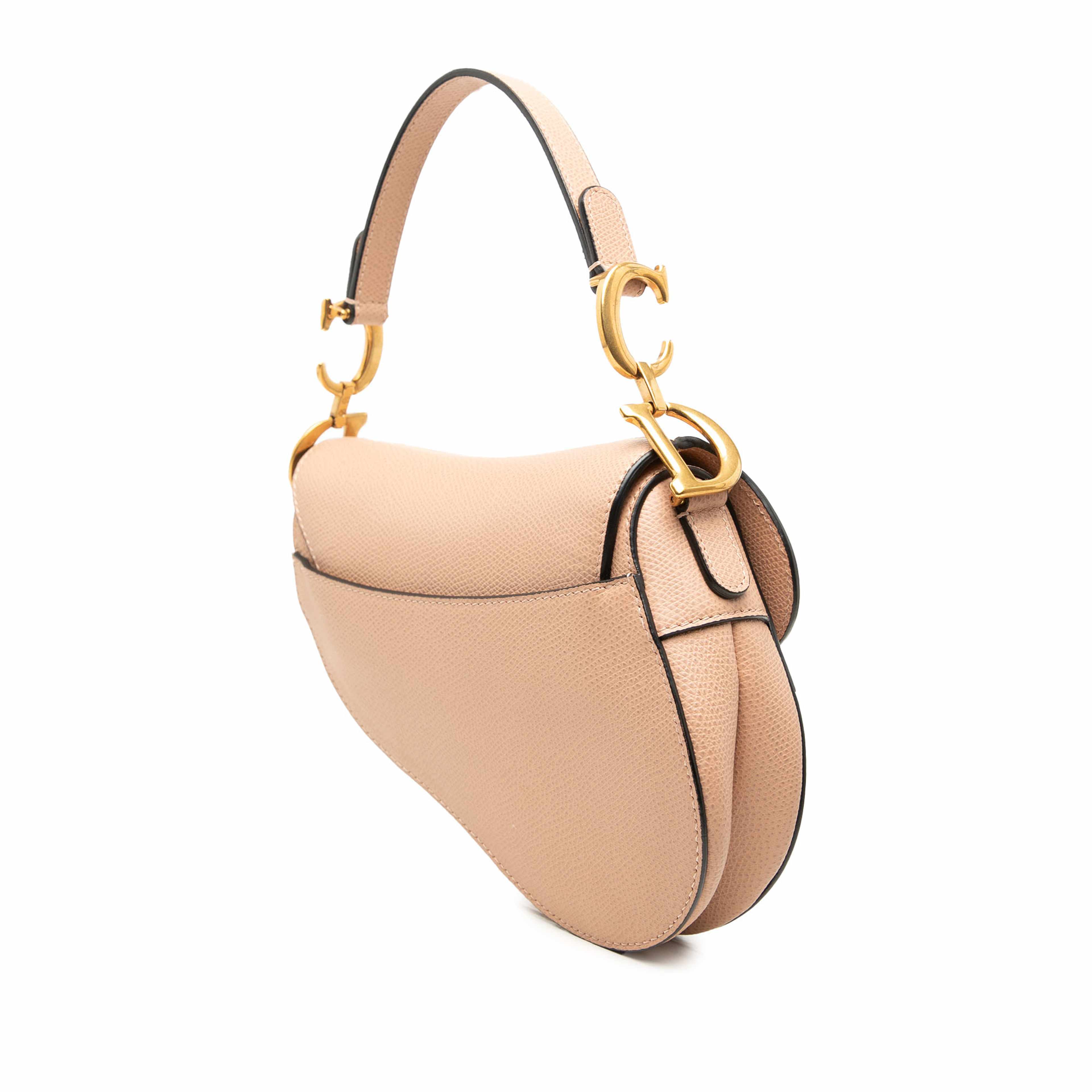 Dior Mini Grained Calfskin Saddle Bag, från Luxclusif, i färgen beige. Klicka för att öppna bilden i stort format
