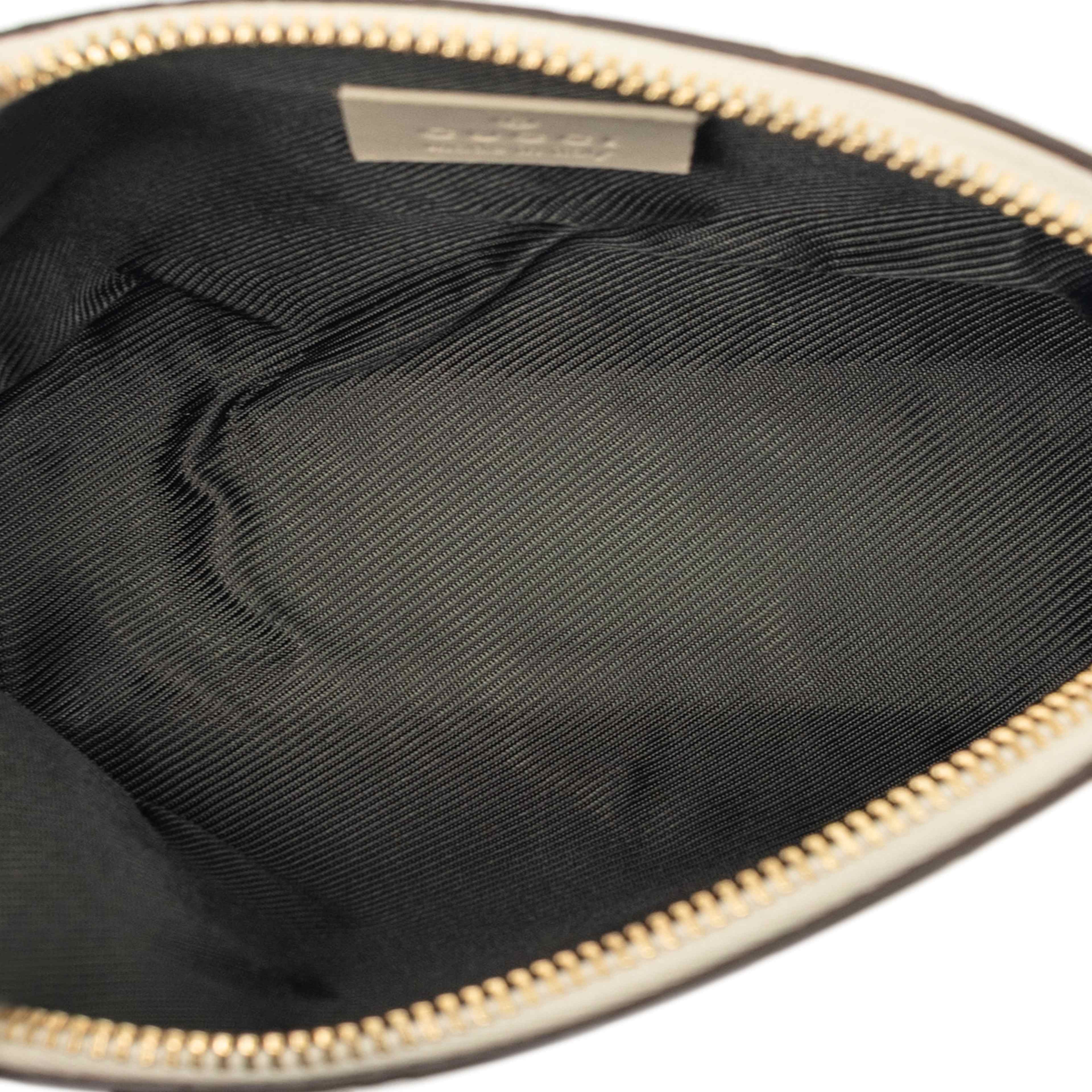 Gucci Guccissima Pouch, från Luxclusif, i färgen ivory. Klicka för att öppna bilden i stort format