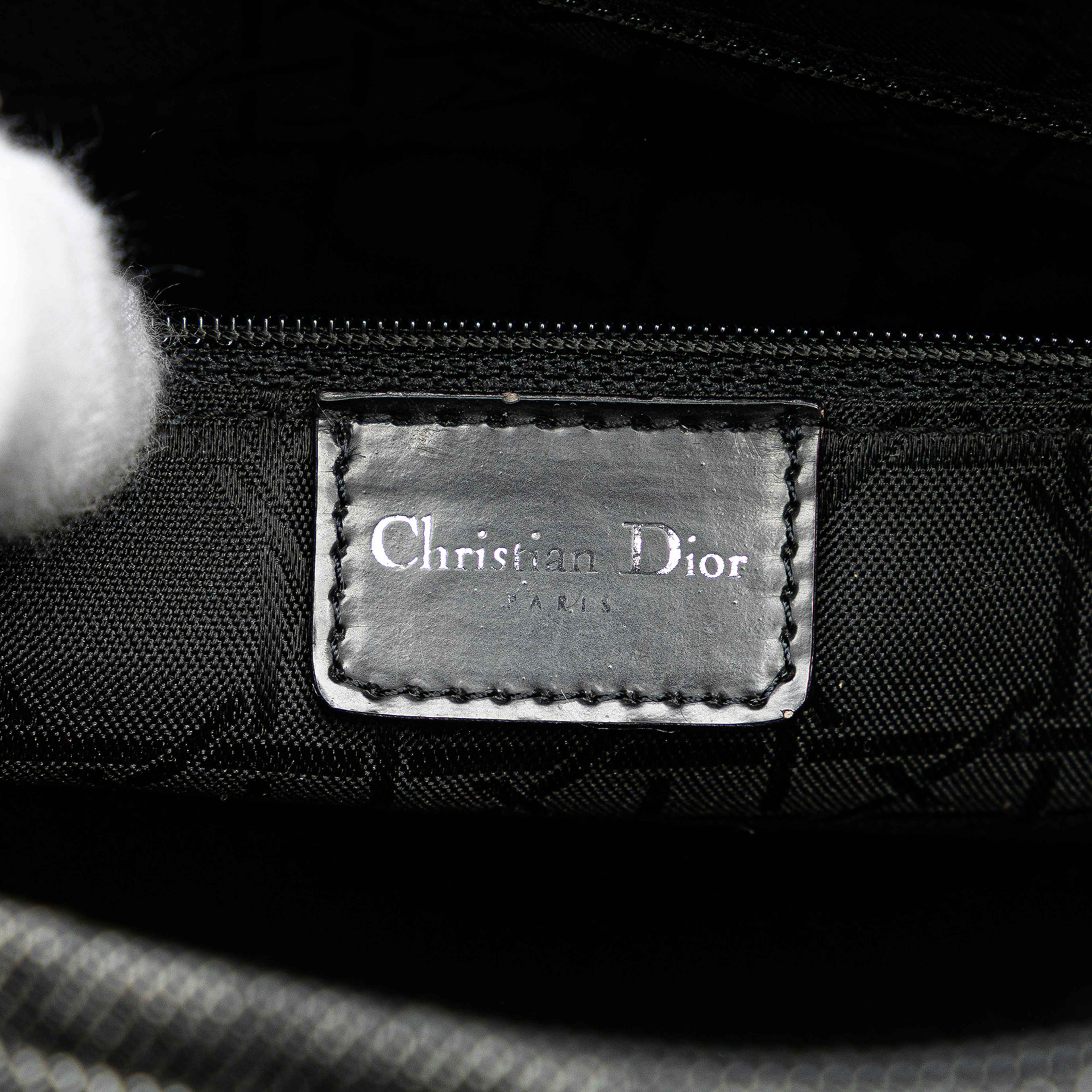 Dior Large Denim Cannage Lady Dior, från Luxclusif, i färgen black. Klicka för att öppna bilden i stort format