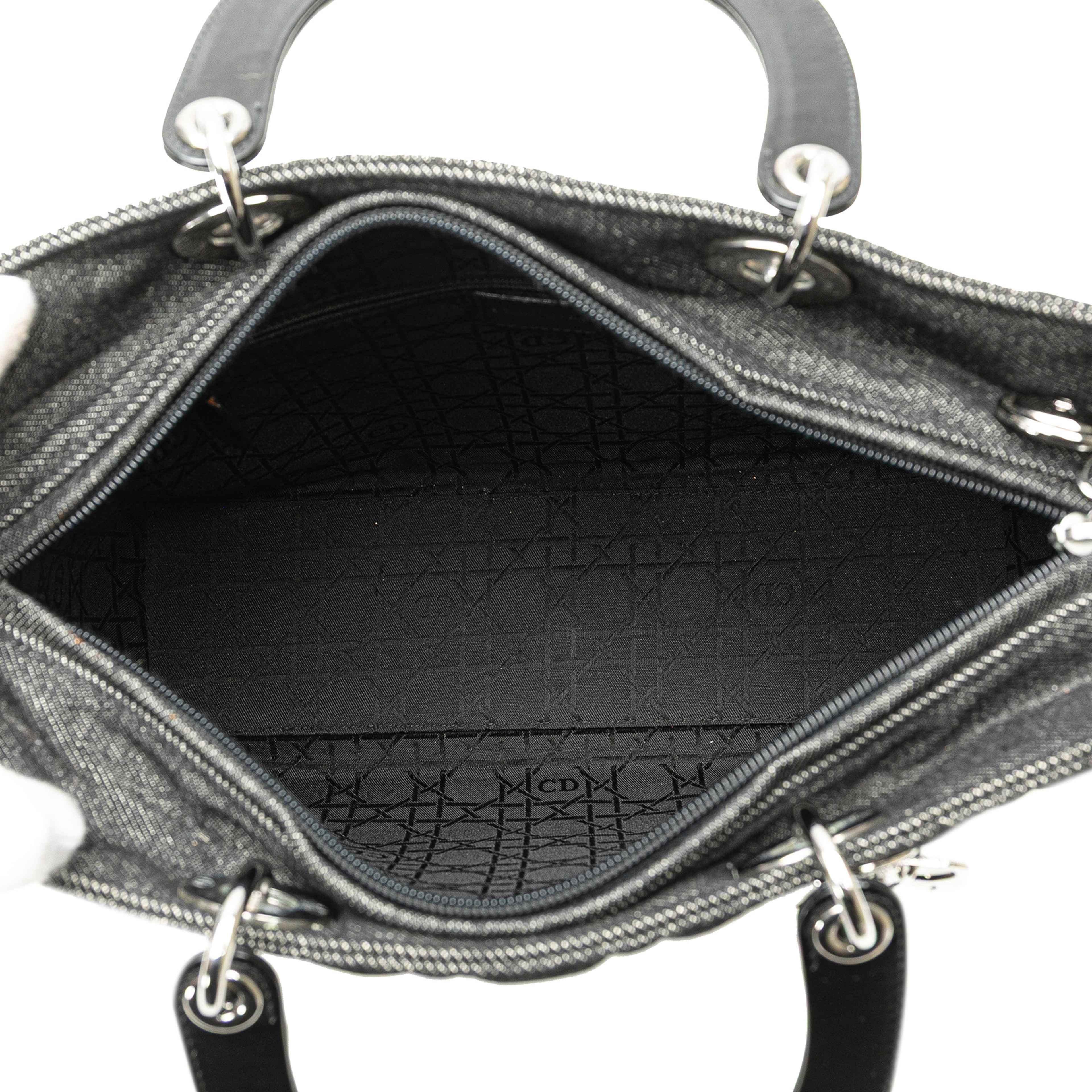 Dior Large Denim Cannage Lady Dior, från Luxclusif, i färgen black. Klicka för att öppna bilden i stort format