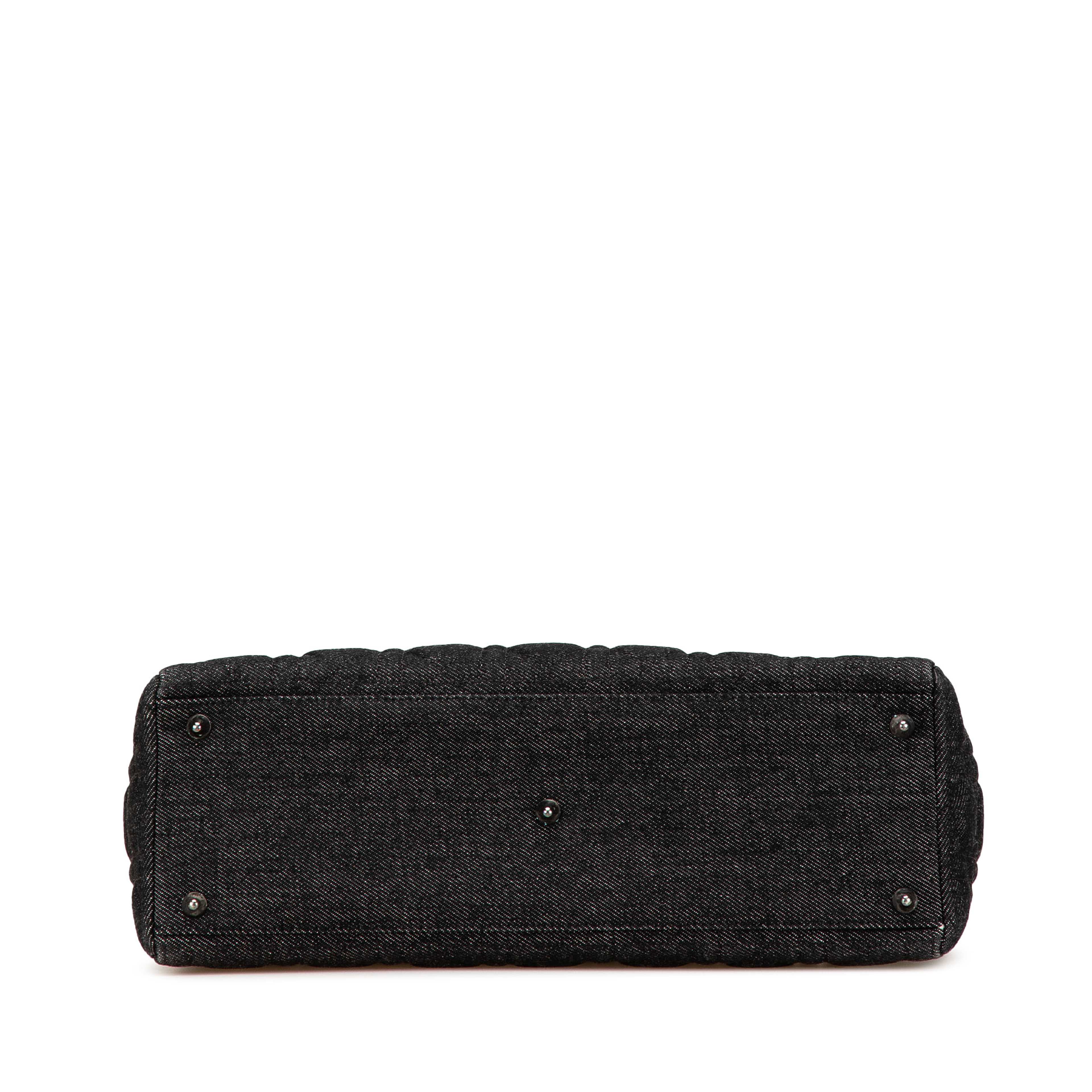 Dior Large Denim Cannage Lady Dior, från Luxclusif, i färgen black. Klicka för att öppna bilden i stort format